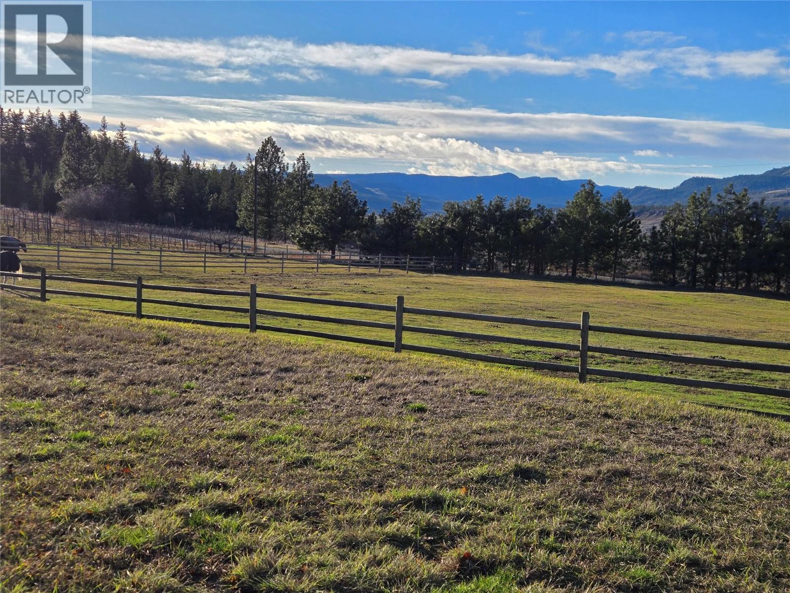 1528 LAVEAU Road, Kamloops