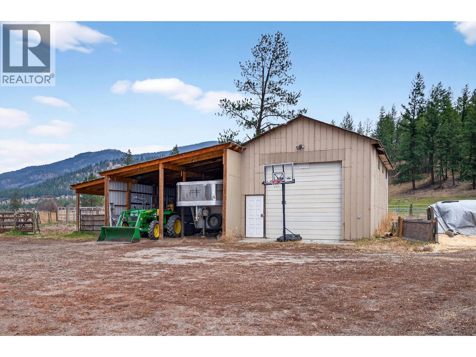 1528 LAVEAU Road, Kamloops