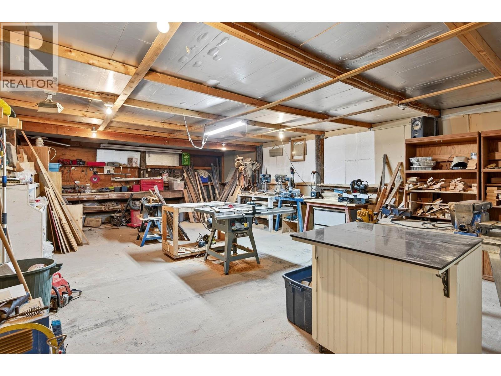 1528 LAVEAU Road, Kamloops