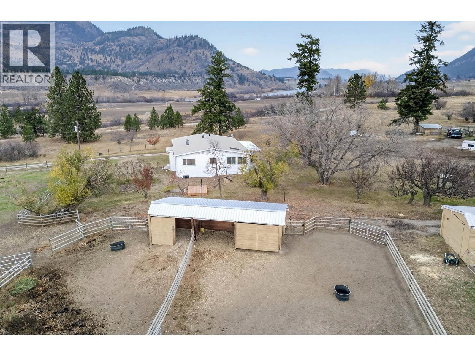 1528 LAVEAU Road, Kamloops