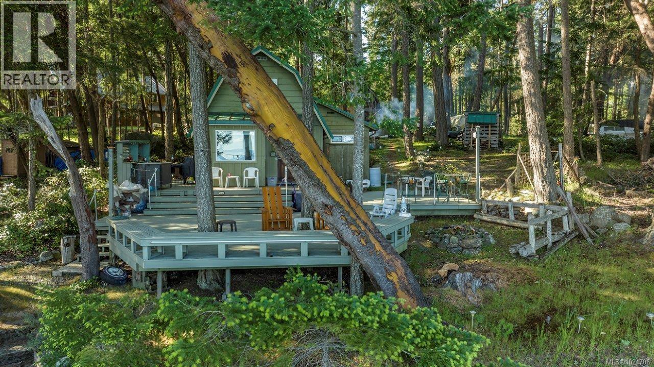 919 Salal Dr, Mudge Island