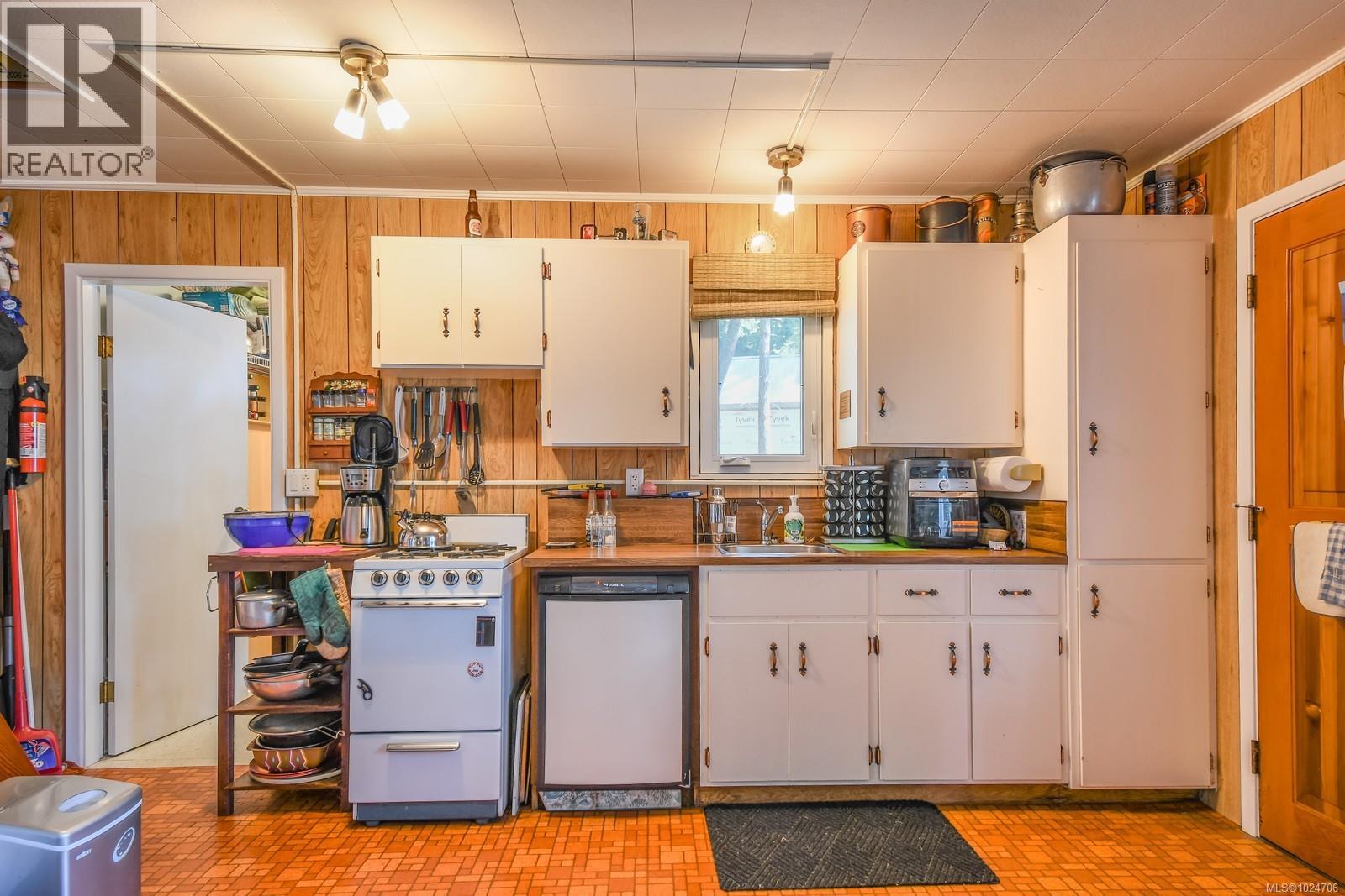 919 Salal Dr, Mudge Island