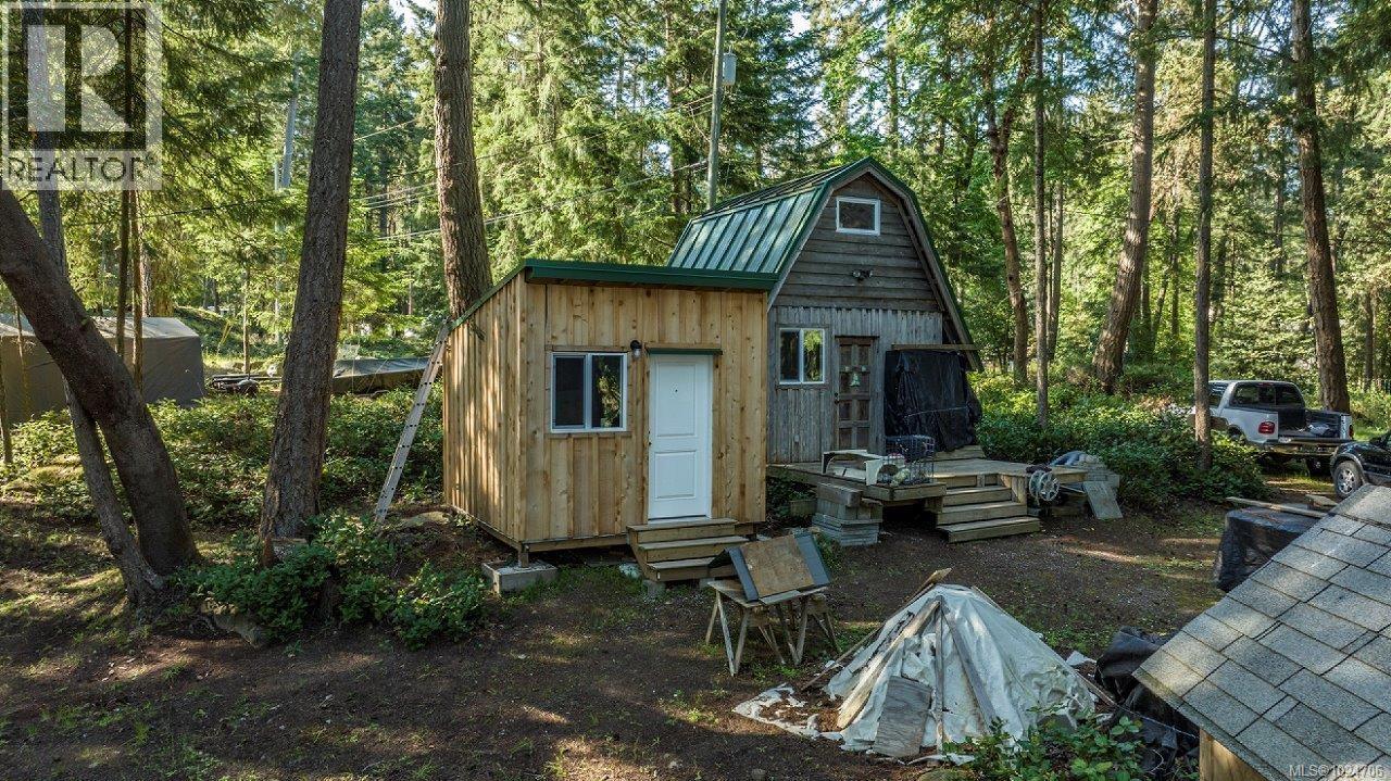 919 Salal Dr, Mudge Island