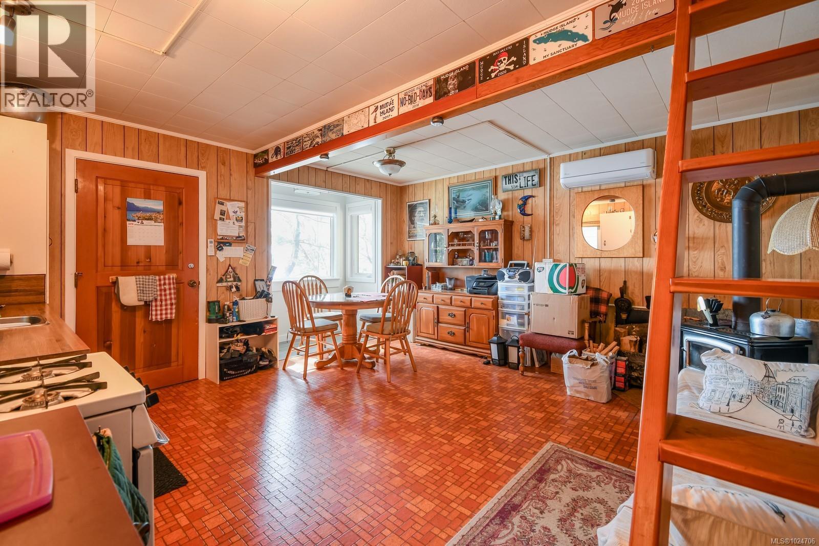 919 Salal Dr, Mudge Island