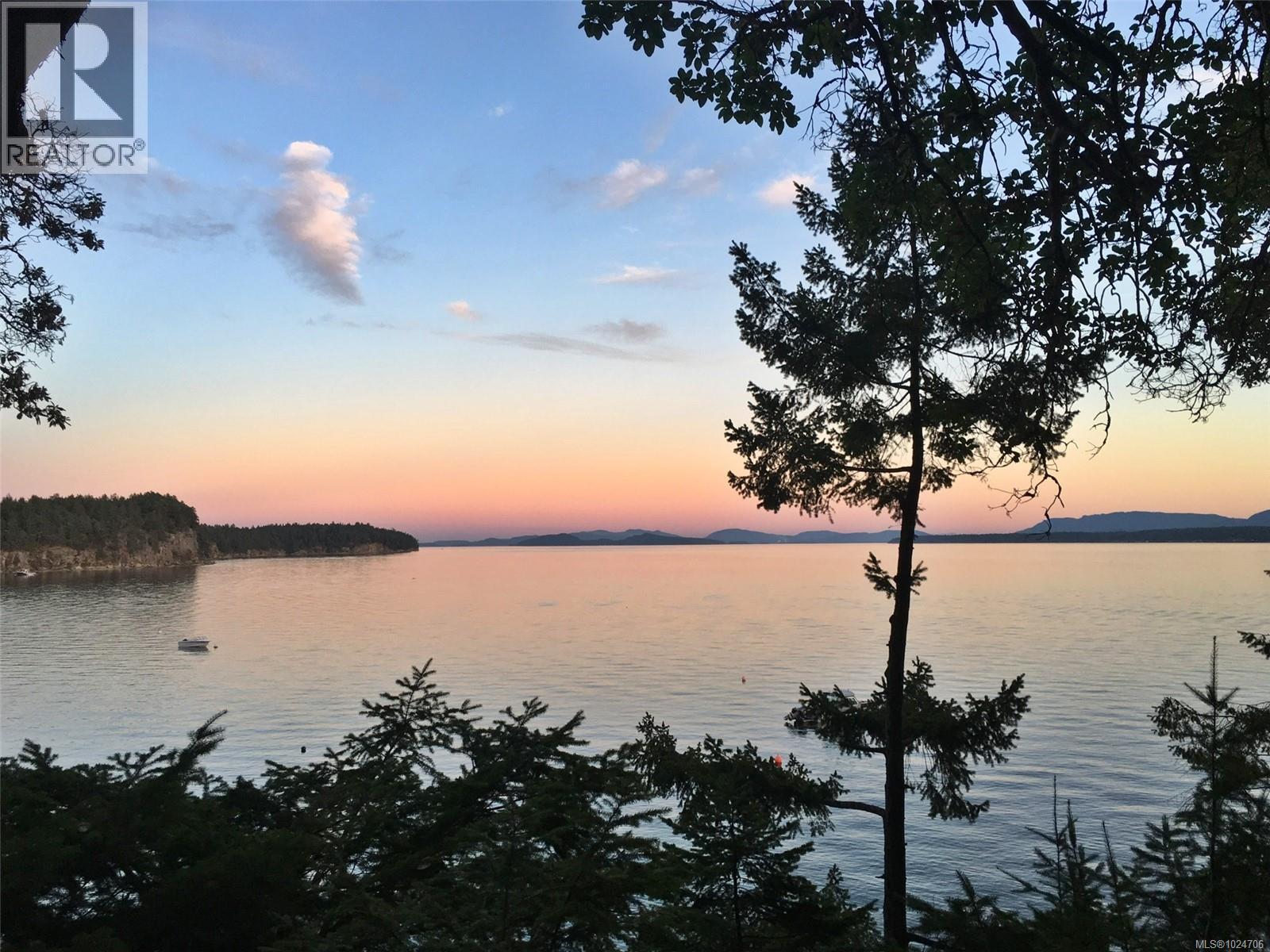 919 Salal Dr, Mudge Island