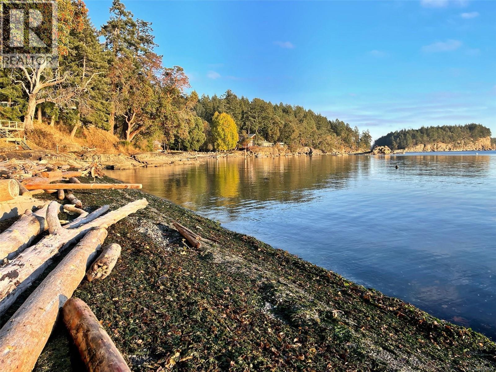 919 Salal Dr, Mudge Island