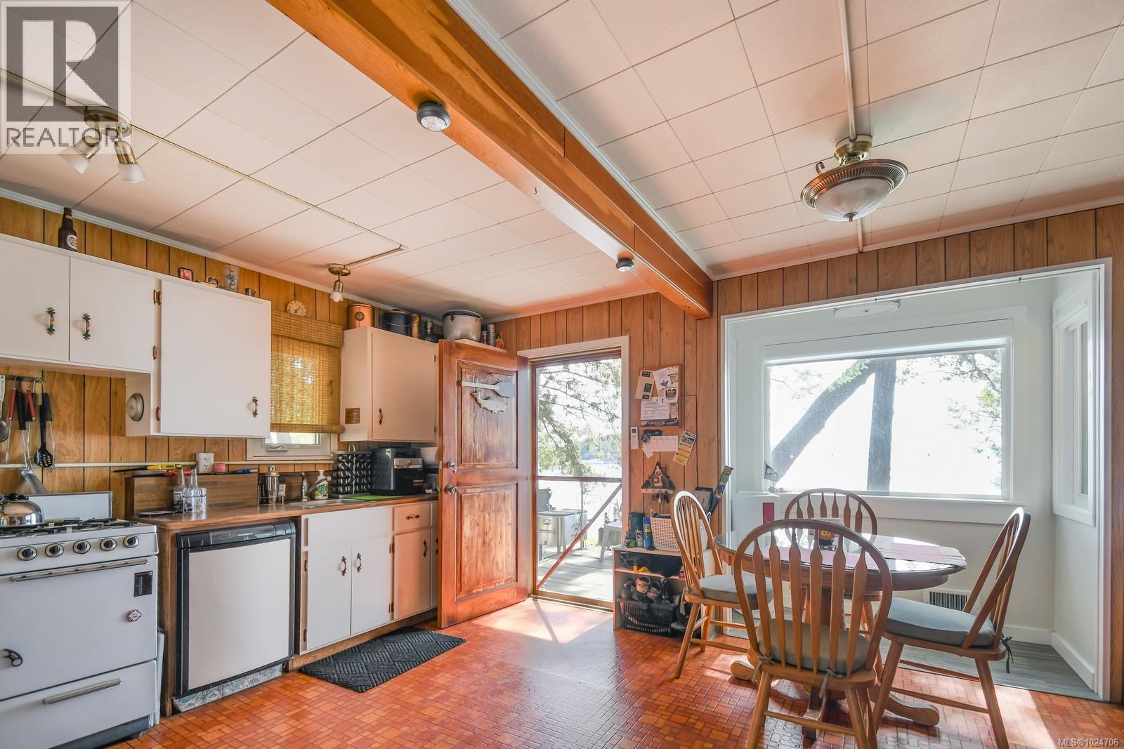 919 Salal Dr, Mudge Island