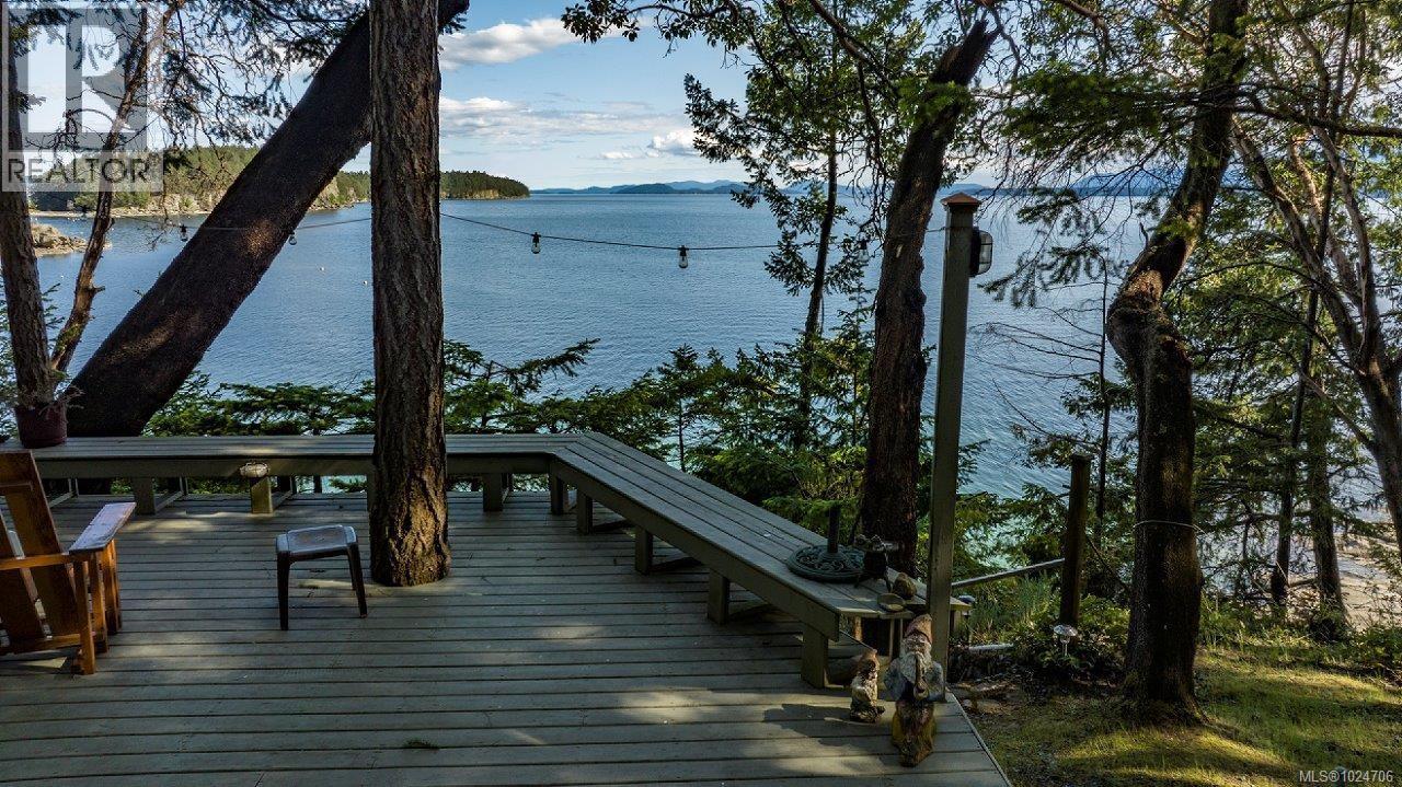 919 Salal Dr, Mudge Island