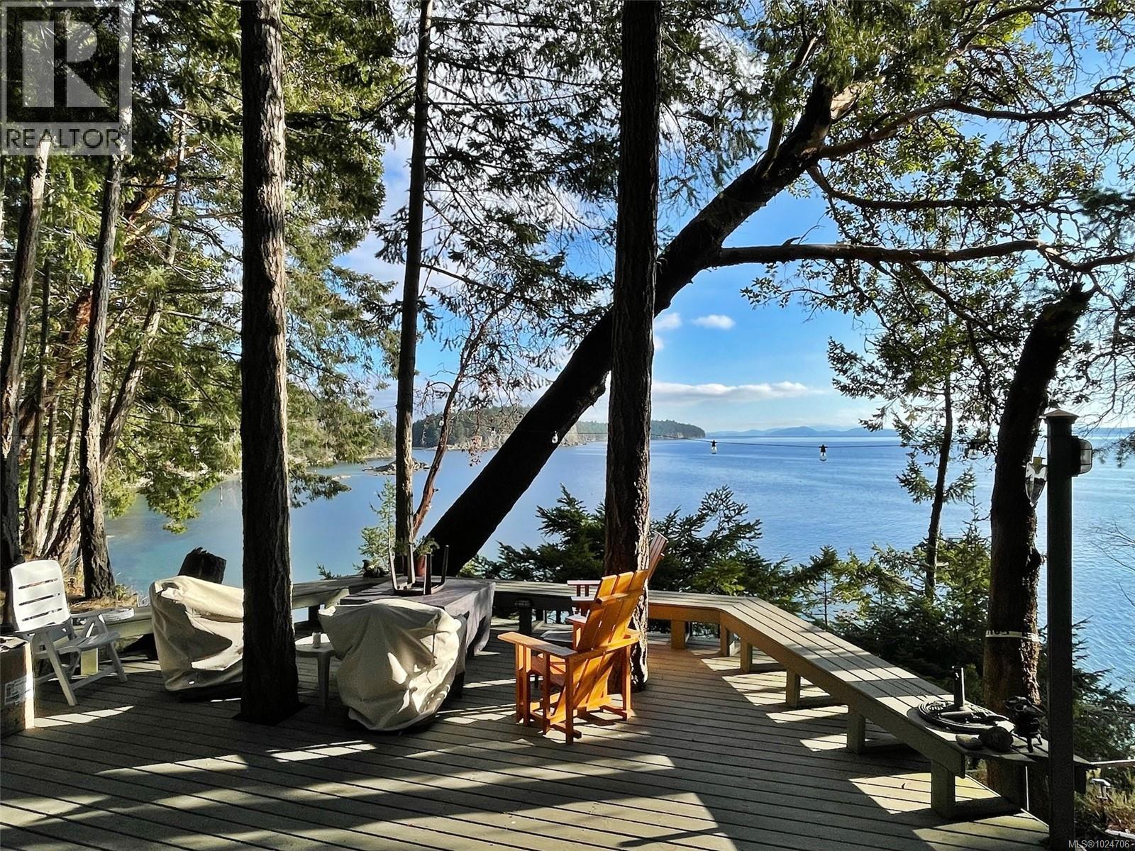 919 Salal Dr, Mudge Island