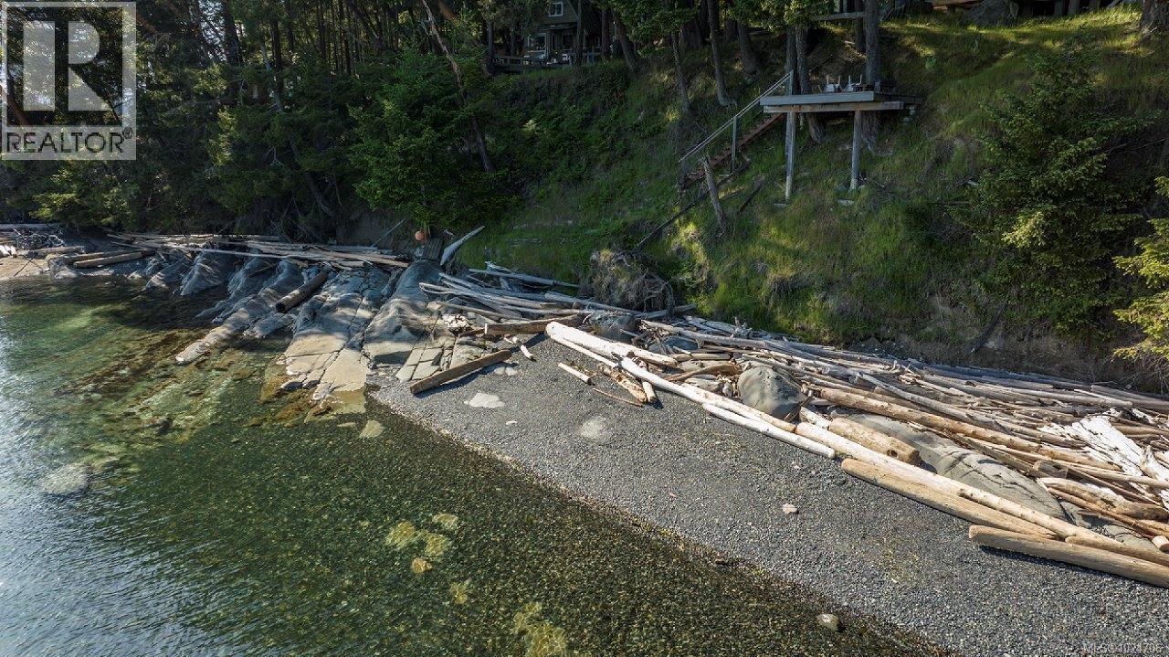 919 Salal Dr, Mudge Island