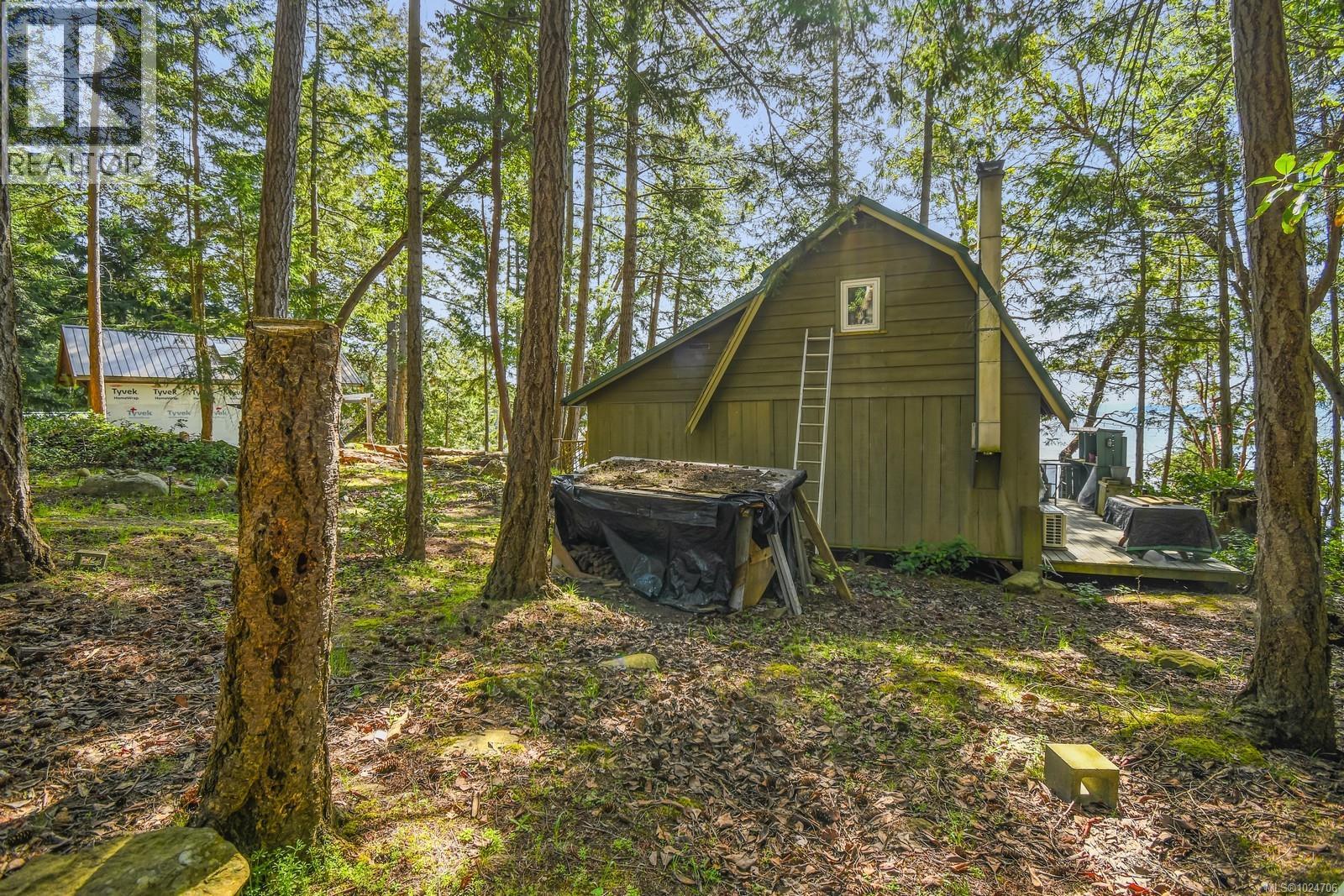 919 Salal Dr, Mudge Island