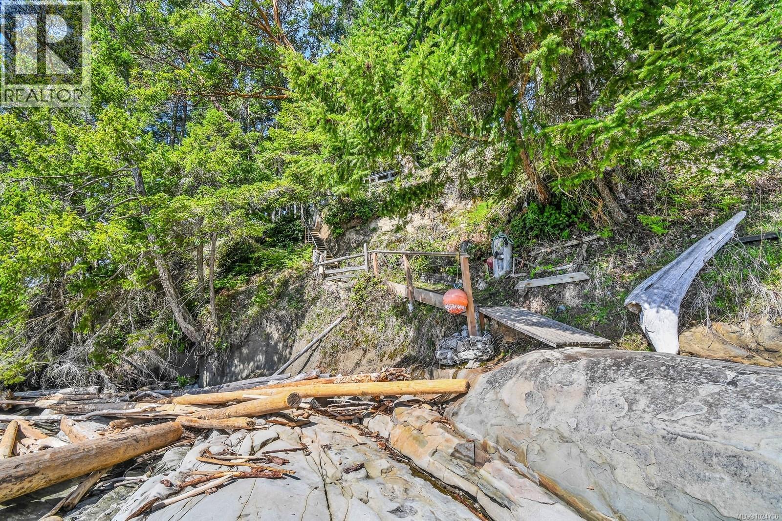 919 Salal Dr, Mudge Island