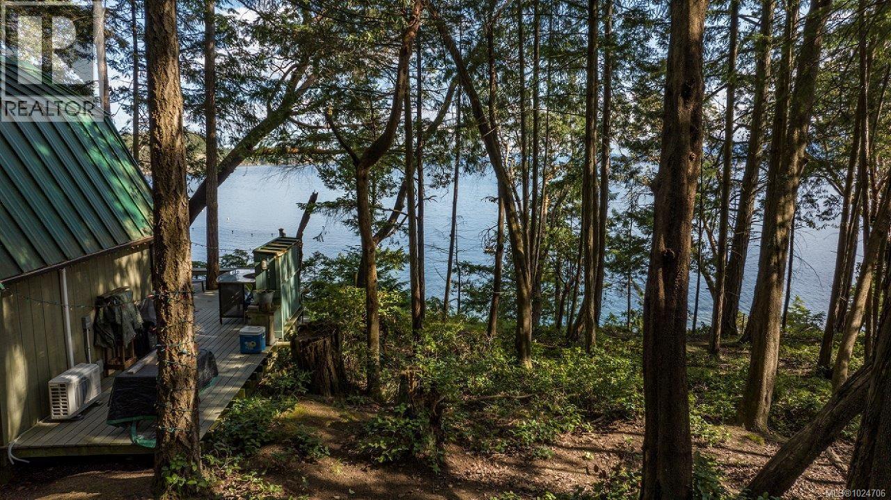 919 Salal Dr, Mudge Island