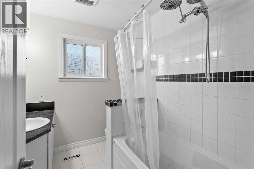 Single Family House 5 Level for Sale in  Woodford Crescent SW Woodbine Calgary 