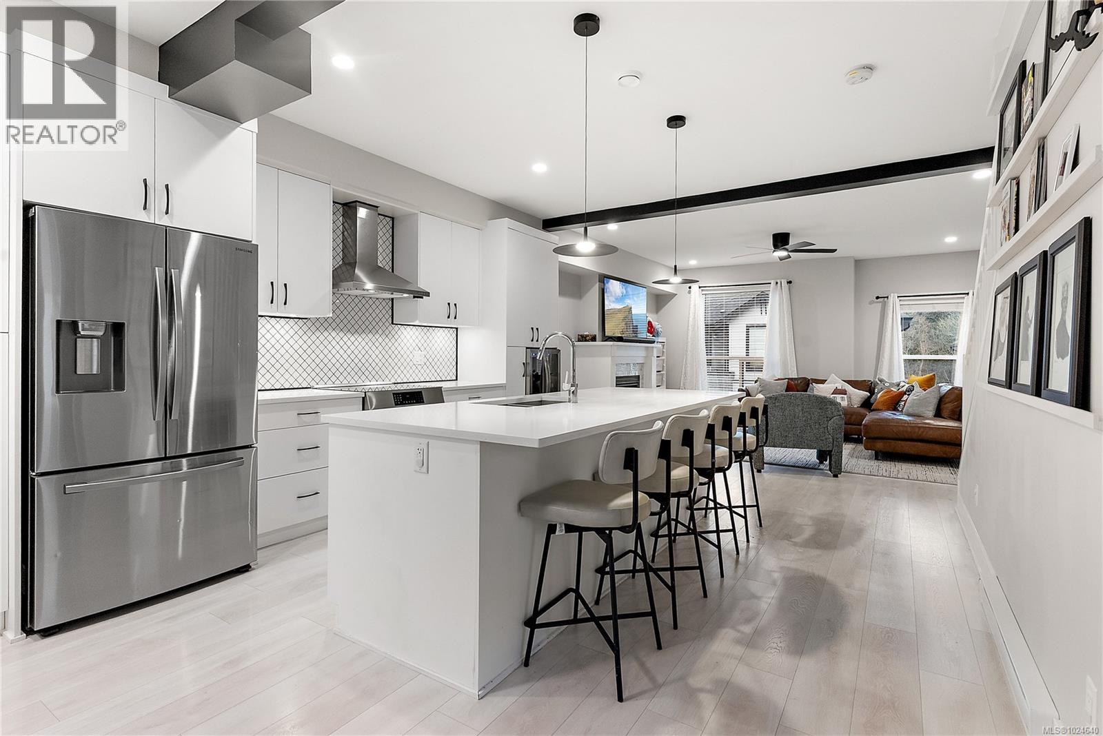  2812 Lunar Court, Langford