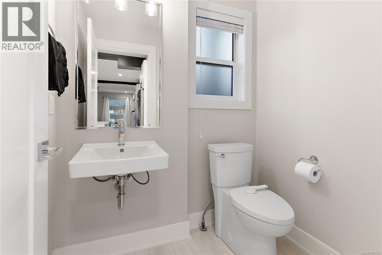  2812 Lunar Court, Langford