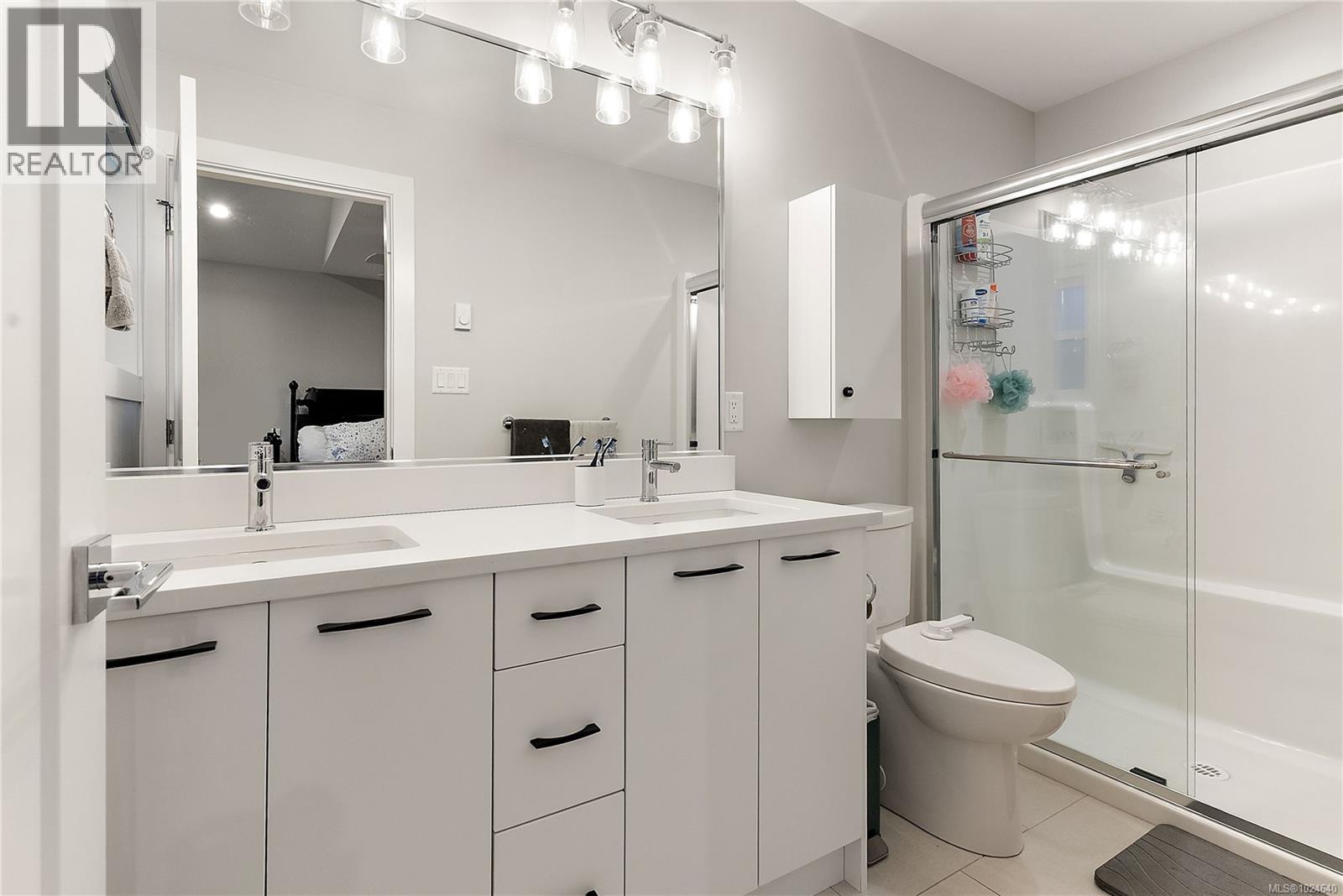  2812 Lunar Court, Langford