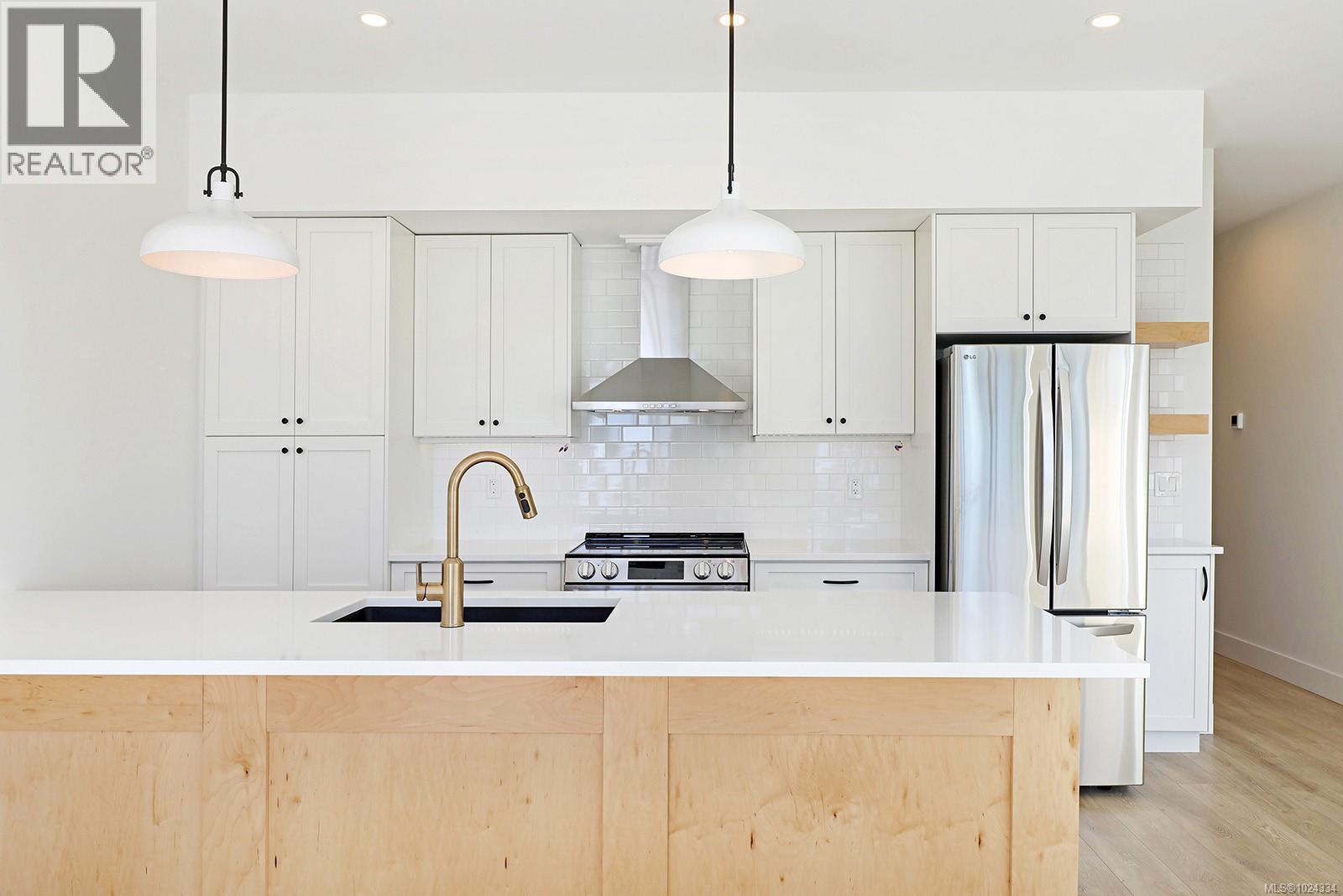 B 1369 Galerno Rd, Campbell River