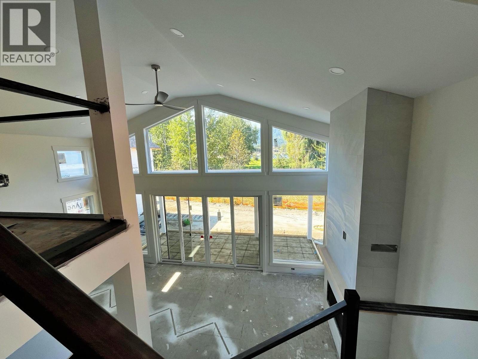 8 8200 97A Highway, Mara