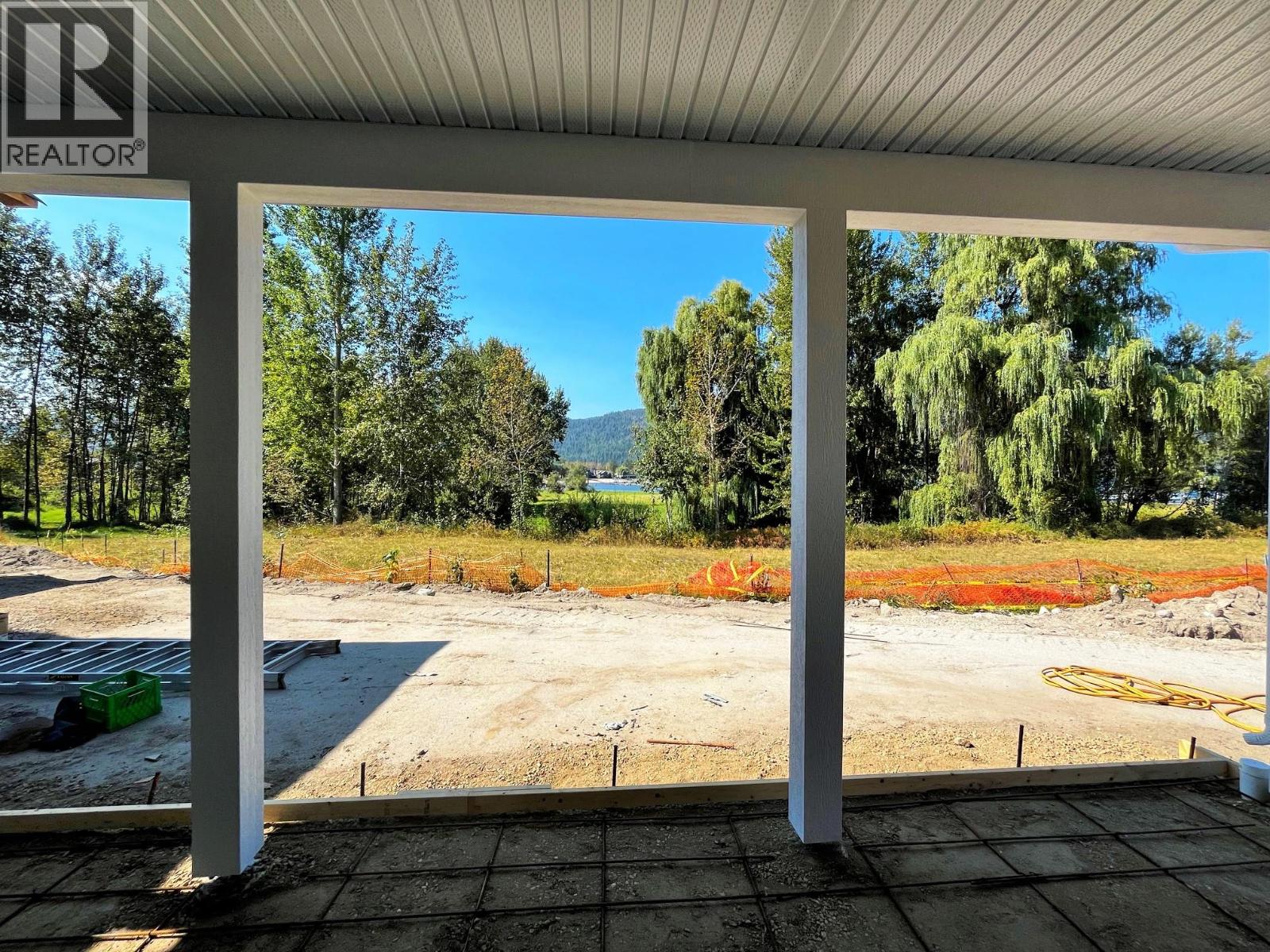 8 8200 97A Highway, Mara