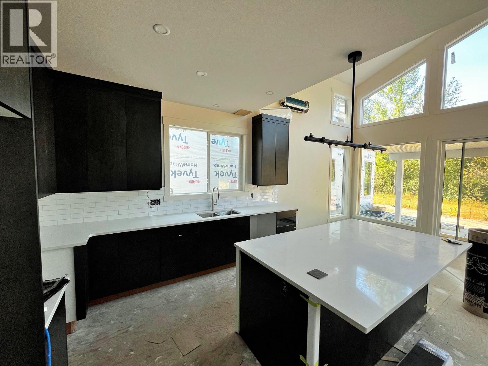 8 8200 97A Highway, Mara