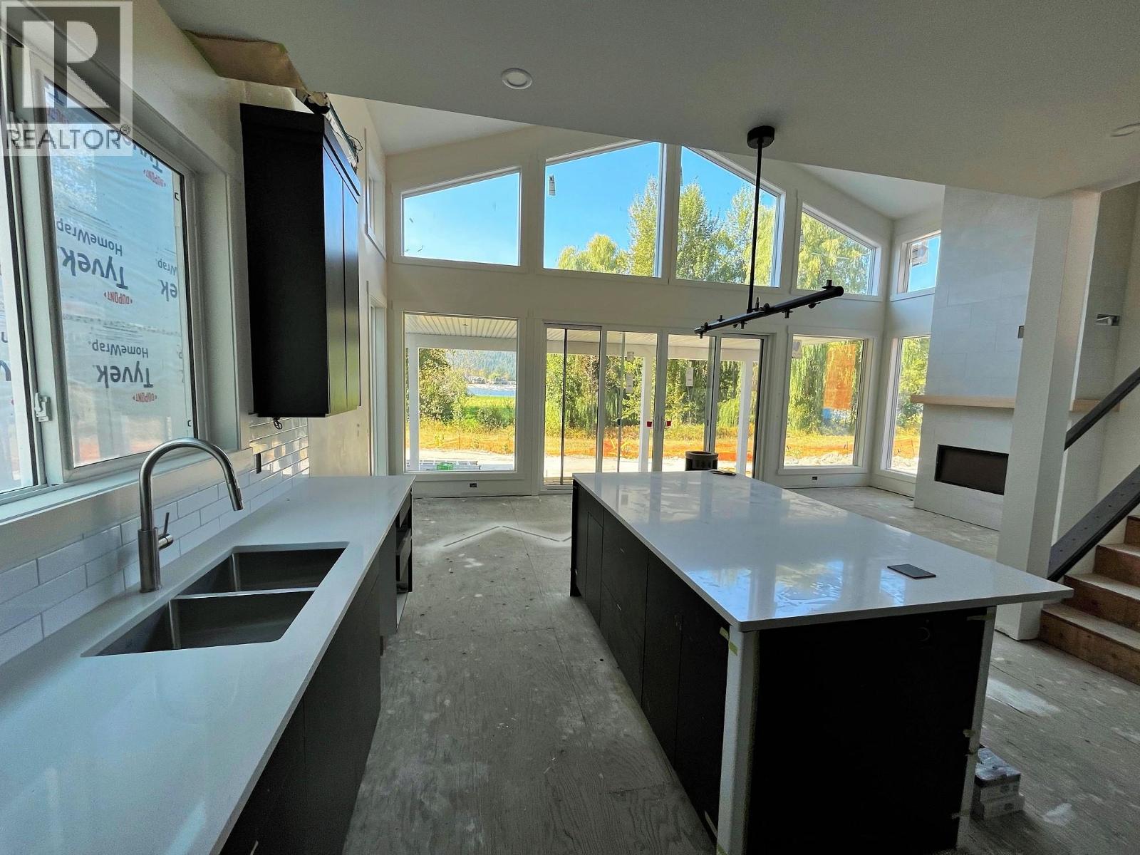 8 8200 97A Highway, Mara