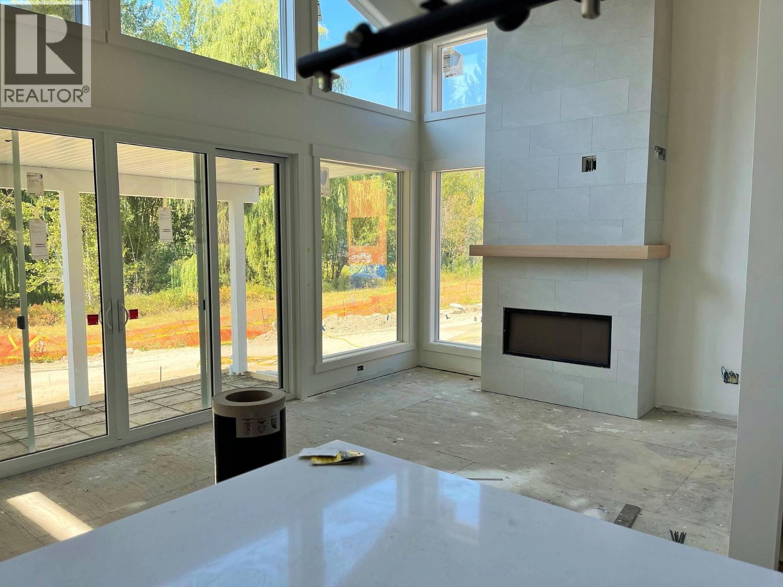 8 8200 97A Highway, Mara