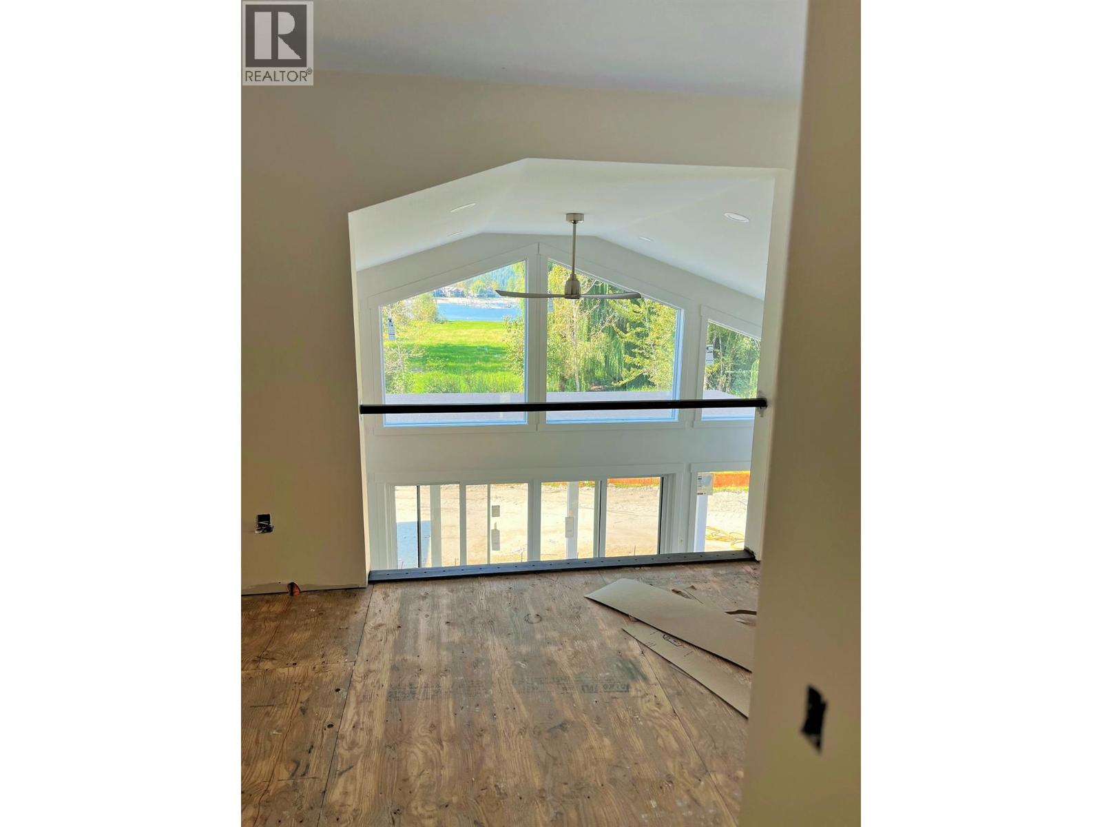 8 8200 97A Highway, Mara