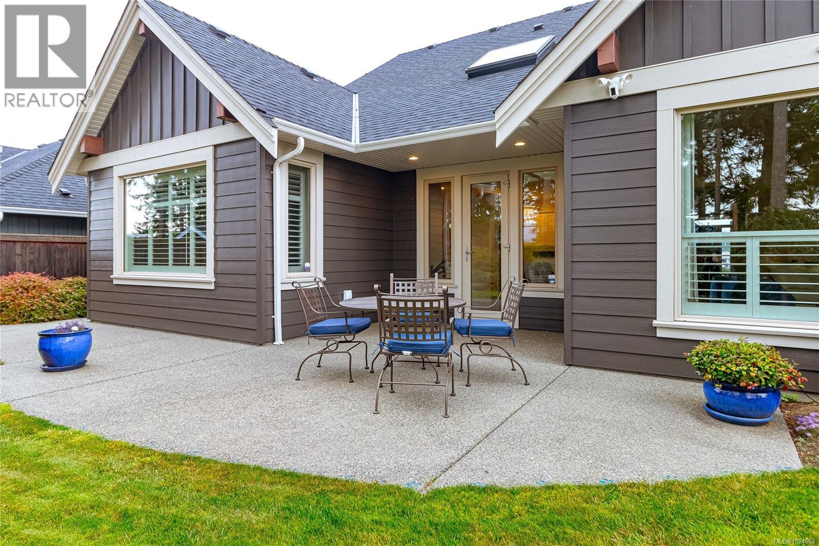 473 Ridgefield Dr, Parksville