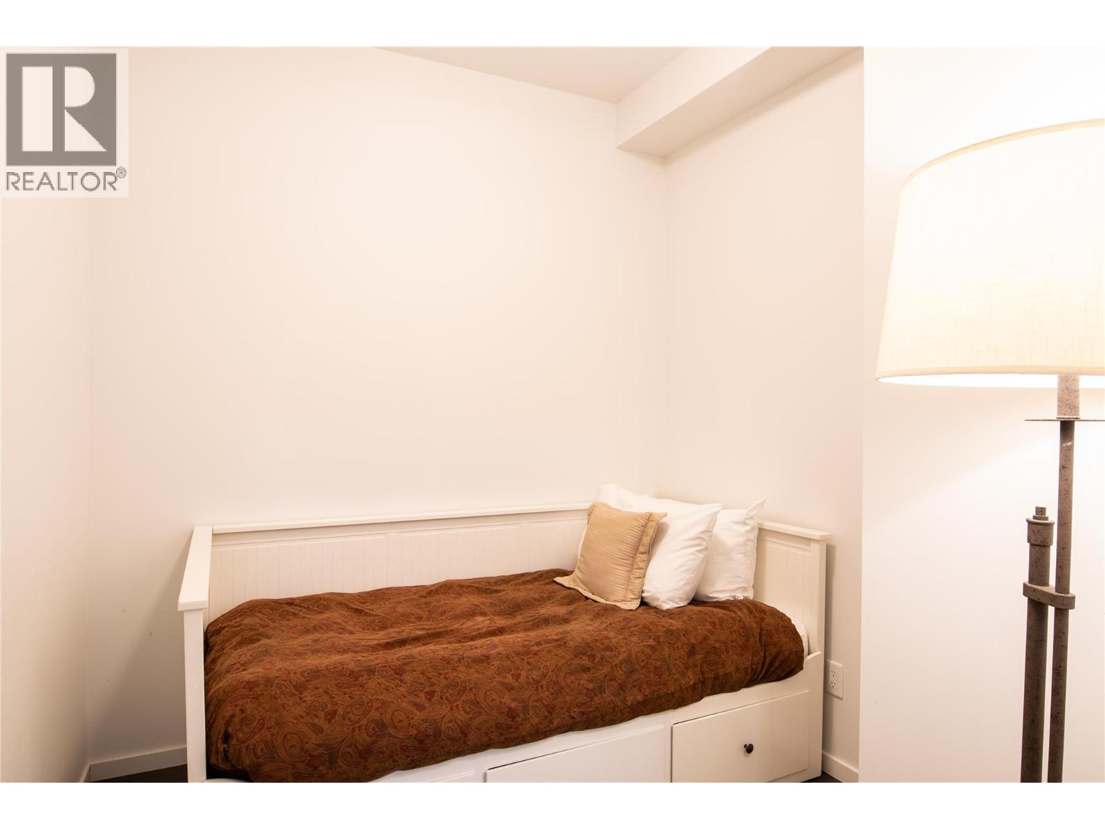 1637 THOMPSON CRESCENT - 23