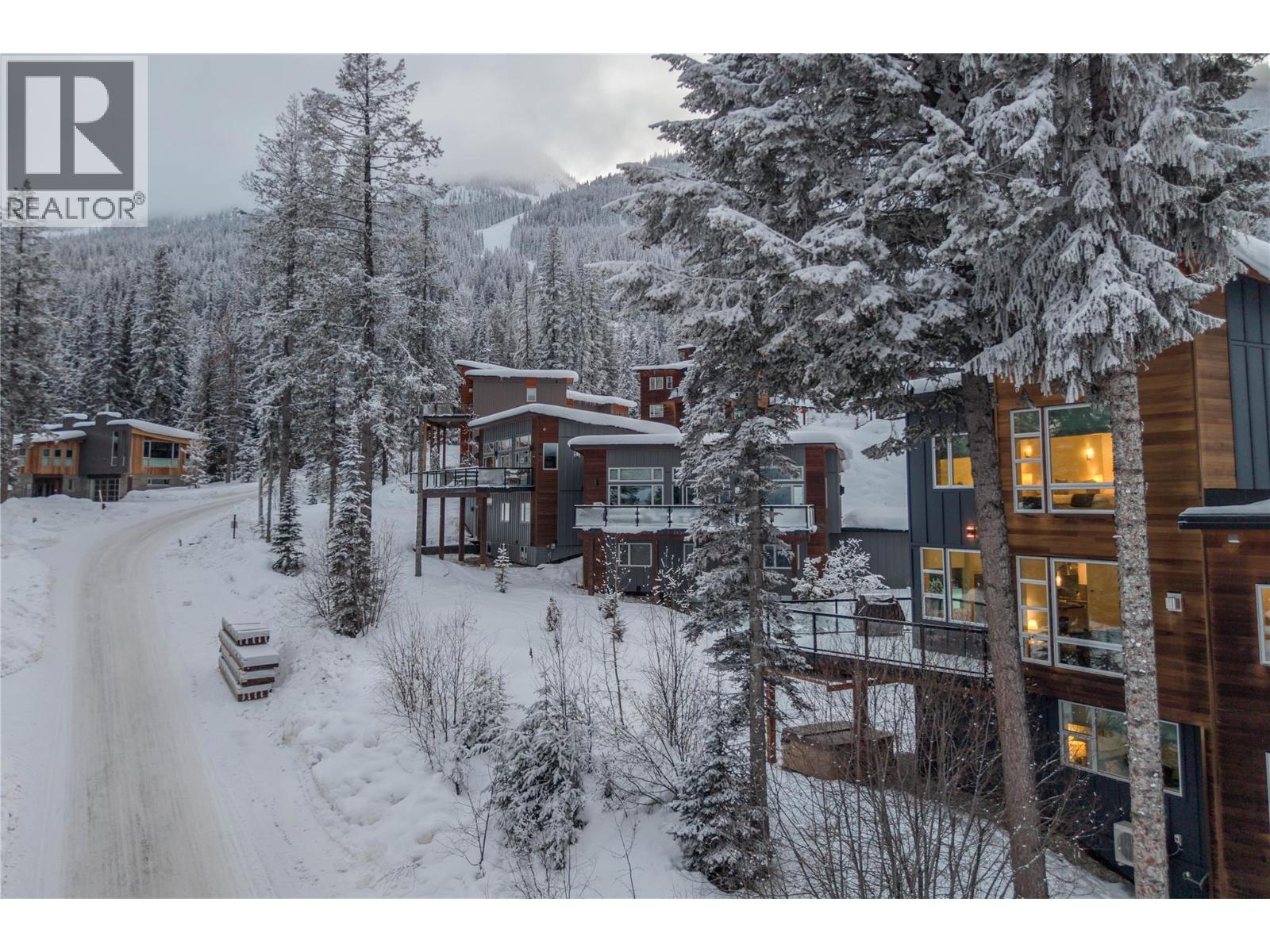 1637 THOMPSON CRESCENT - 24