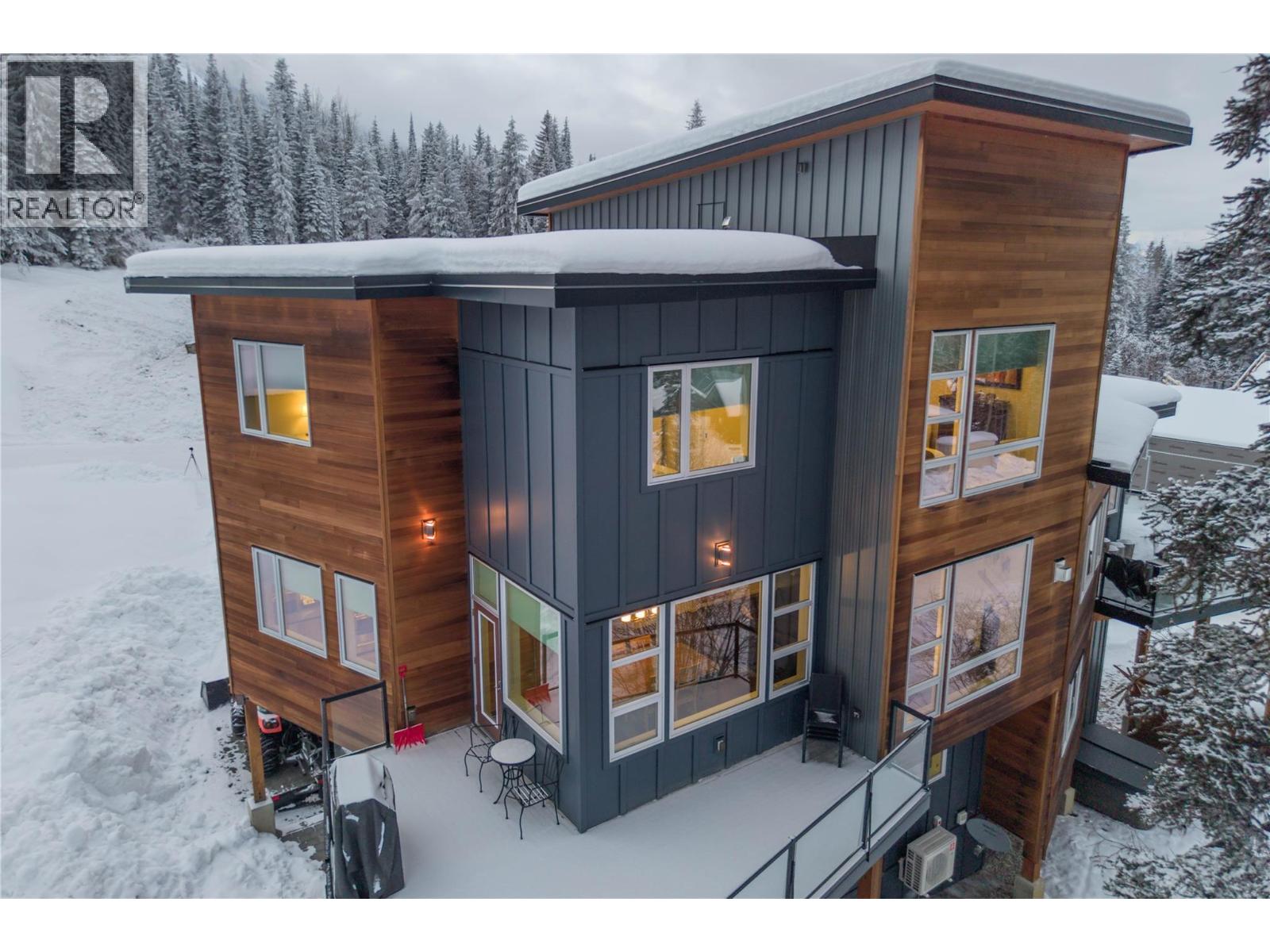 1637 THOMPSON CRESCENT - 26