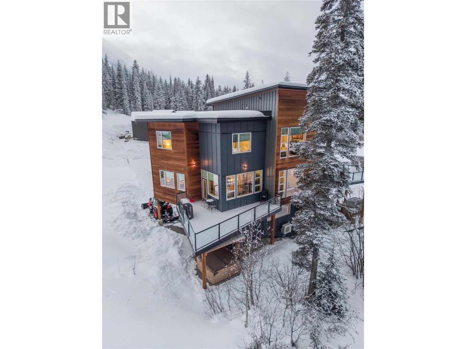 1637 THOMPSON CRESCENT - 27