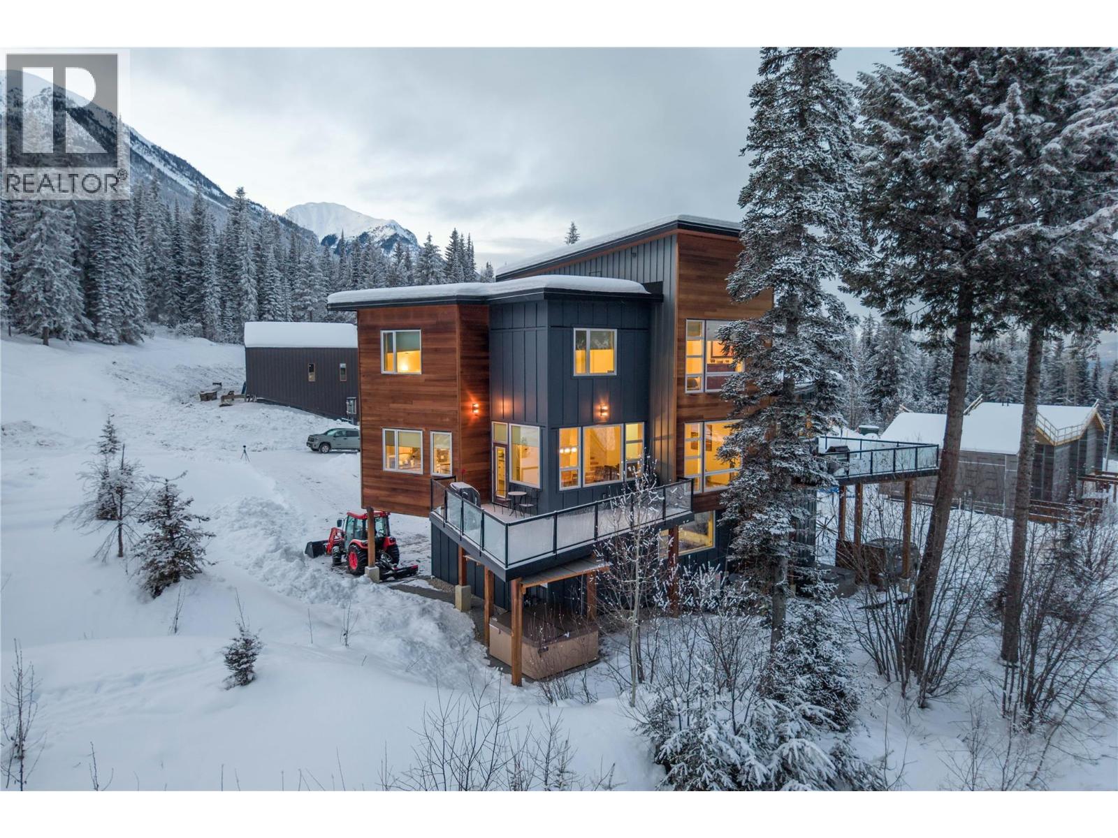 1637 THOMPSON CRESCENT - 31