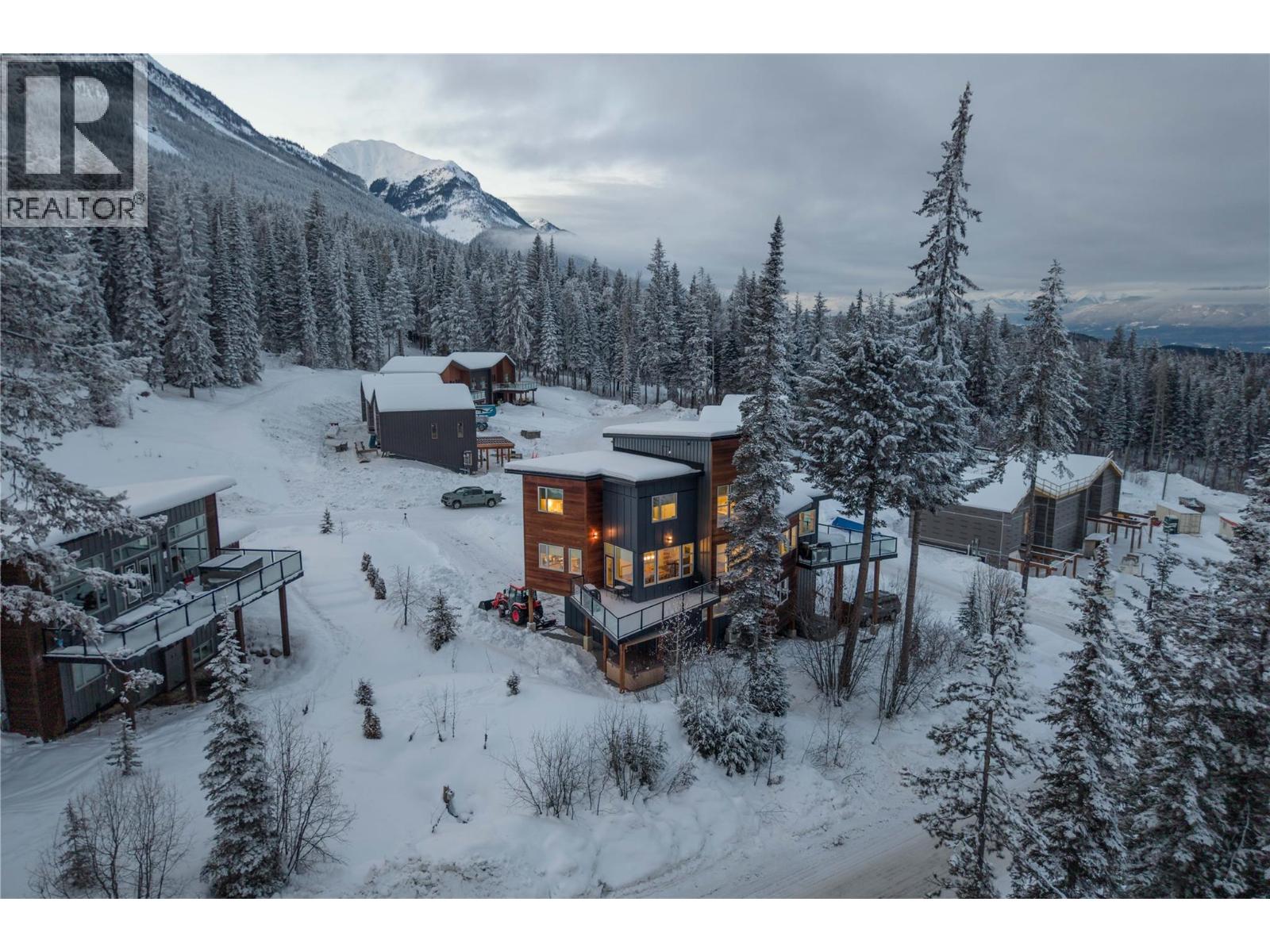 1637 THOMPSON CRESCENT - 33