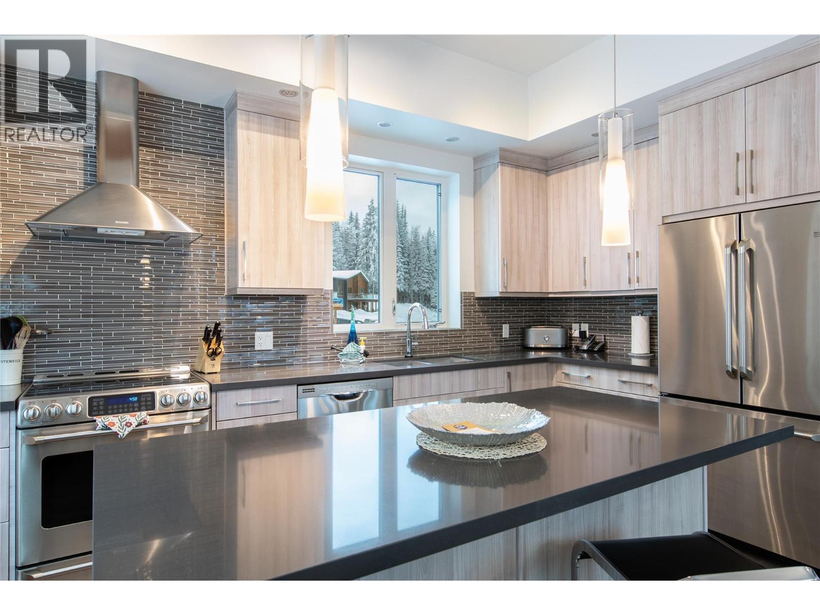 1637 THompson Crescent - Photo 5 of 39, Golden, British Columbia