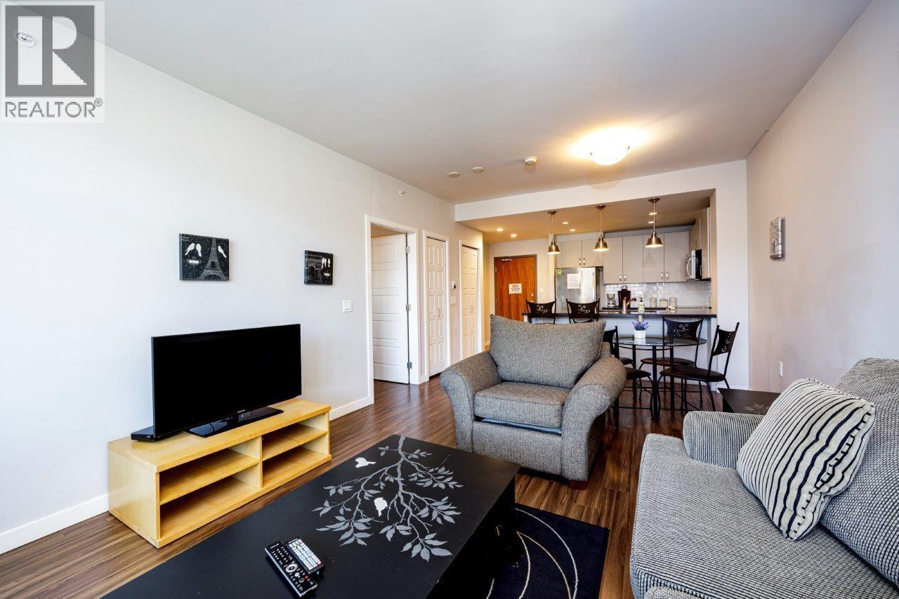 511 215 1ST Street - photo 2