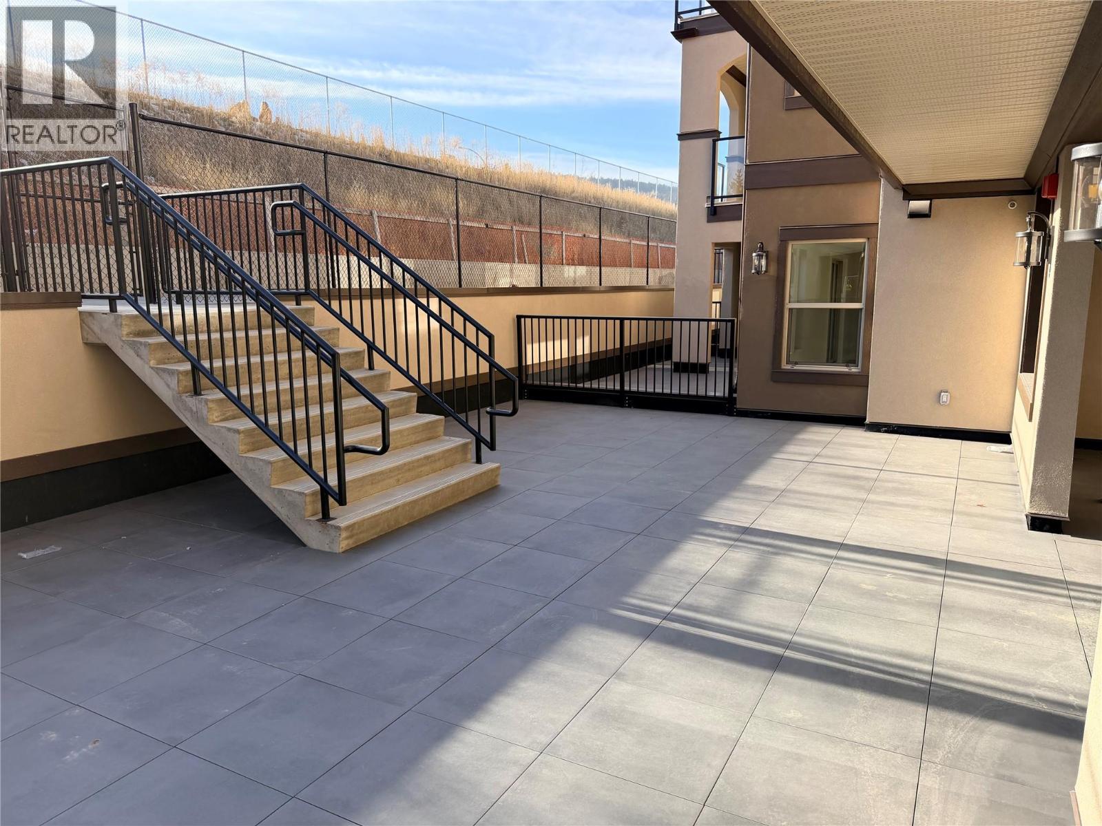 #104 2171 VAN HORNE DRIVE - 13