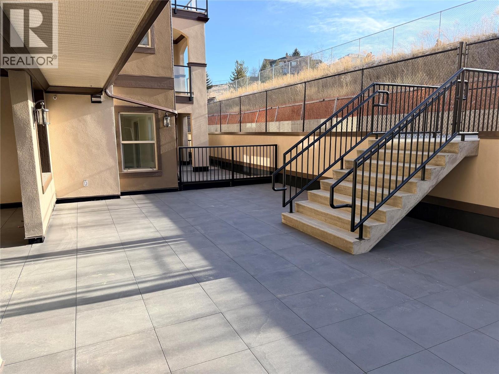 #104 2171 VAN HORNE DRIVE - 14