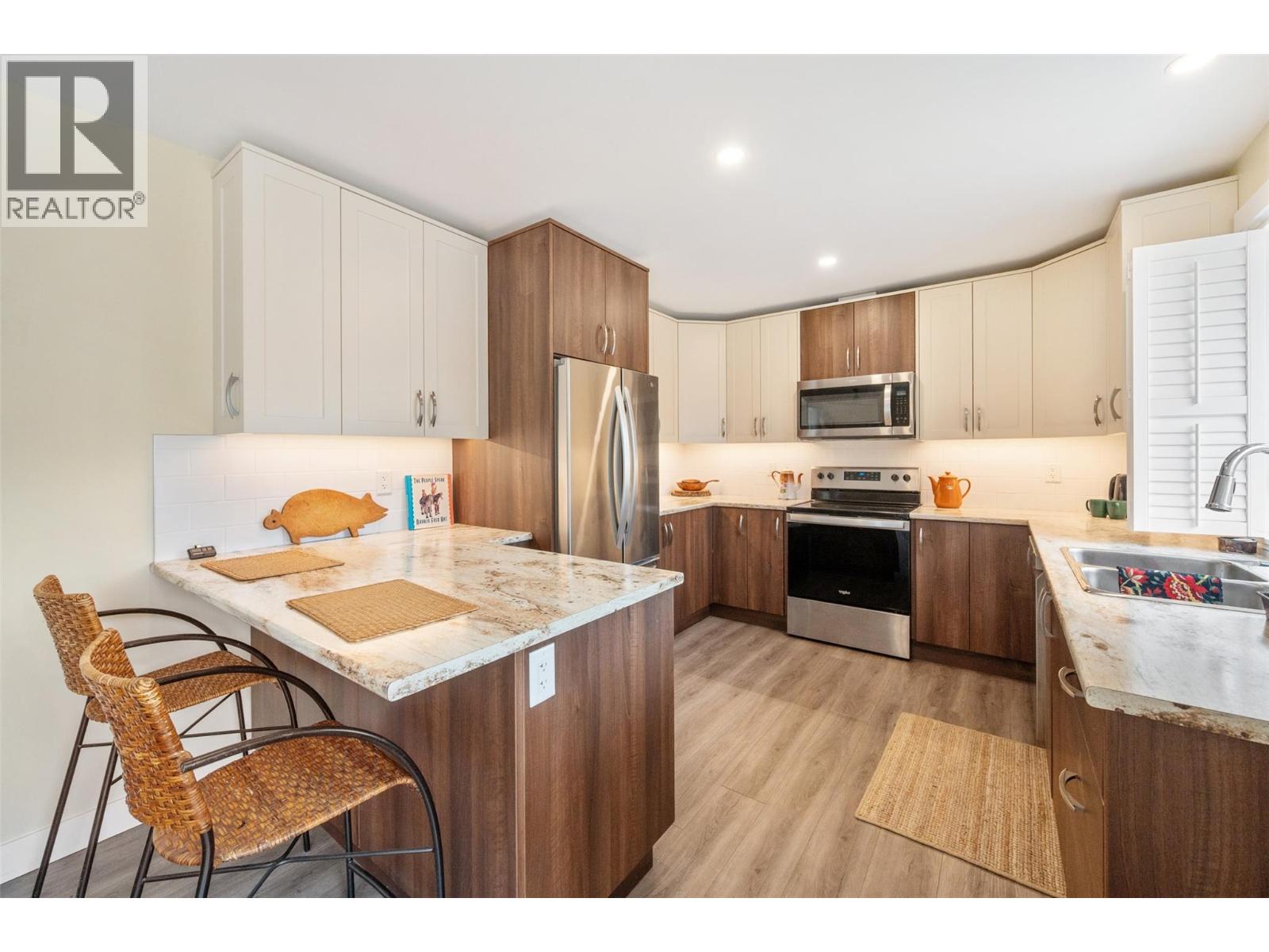 6654 Bellevue Drive, Oliver