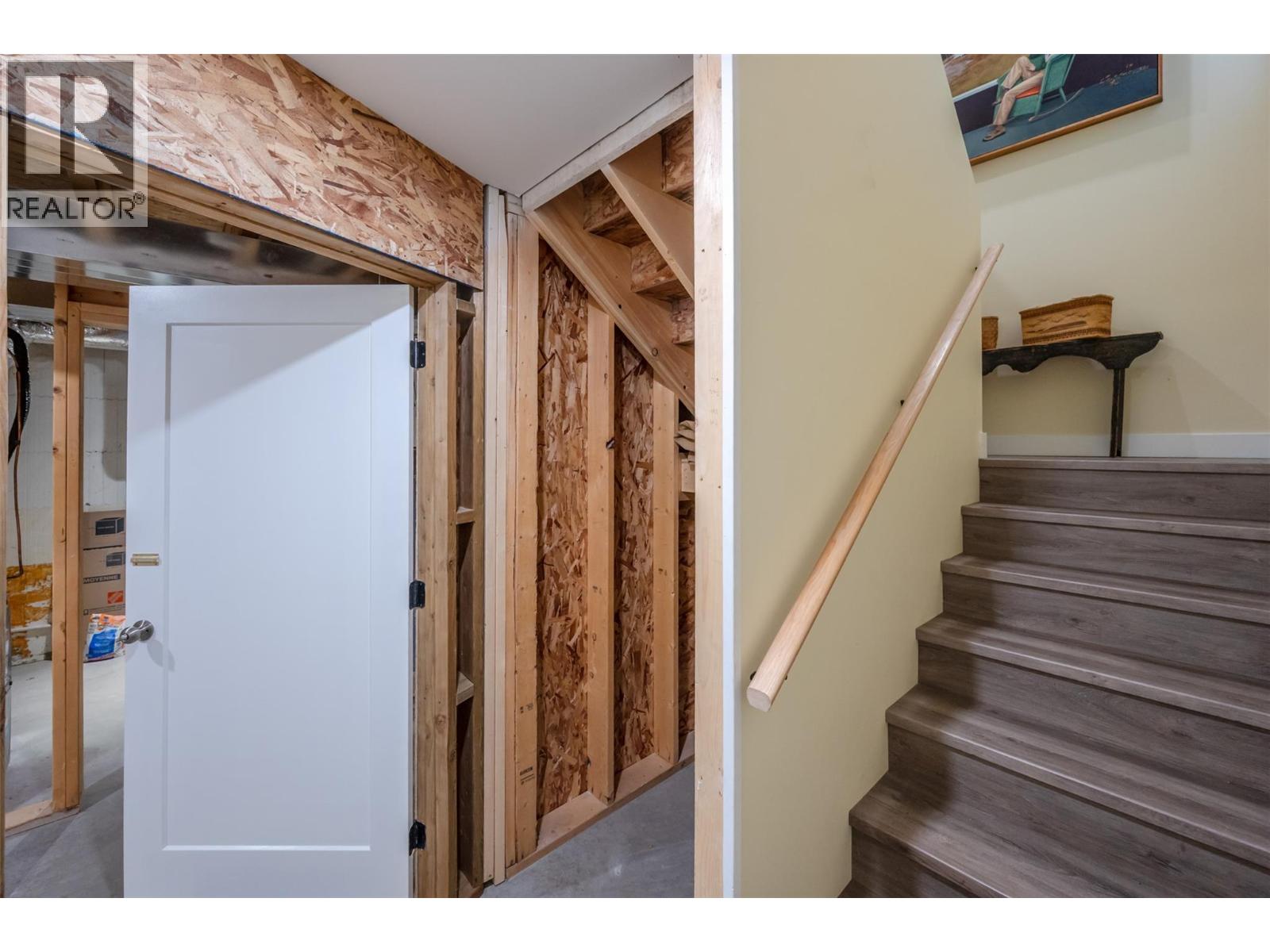 6654 Bellevue Drive, Oliver