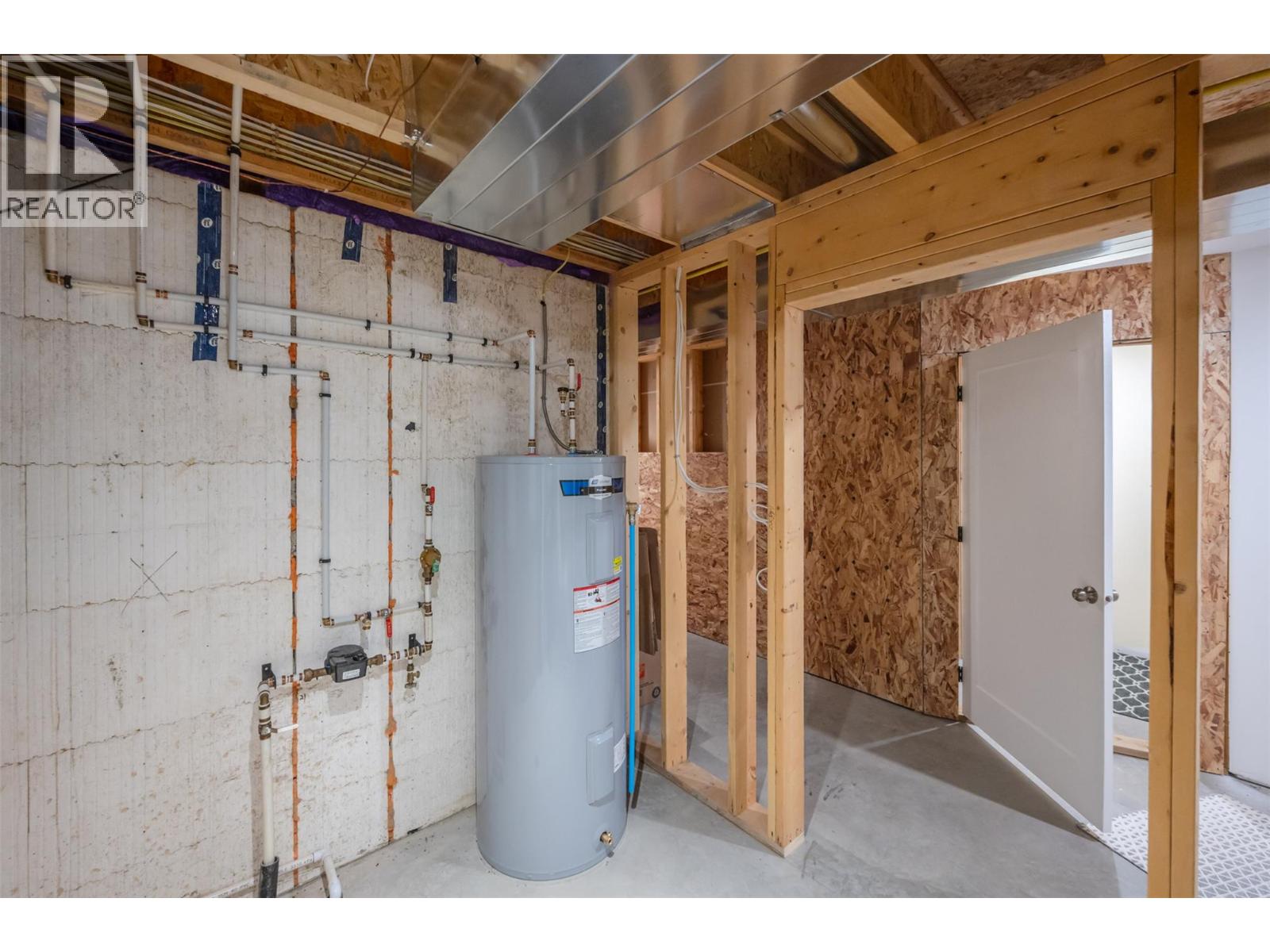 6654 Bellevue Drive, Oliver