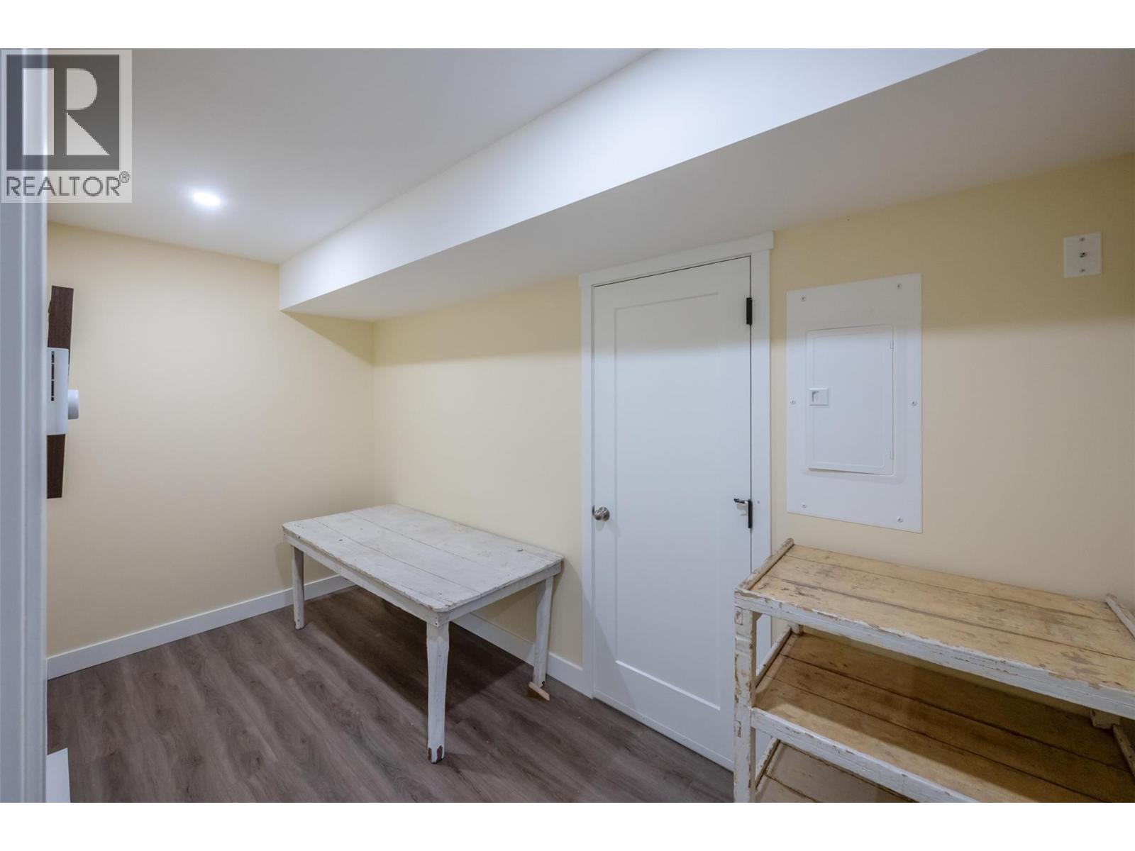 6654 Bellevue Drive, Oliver