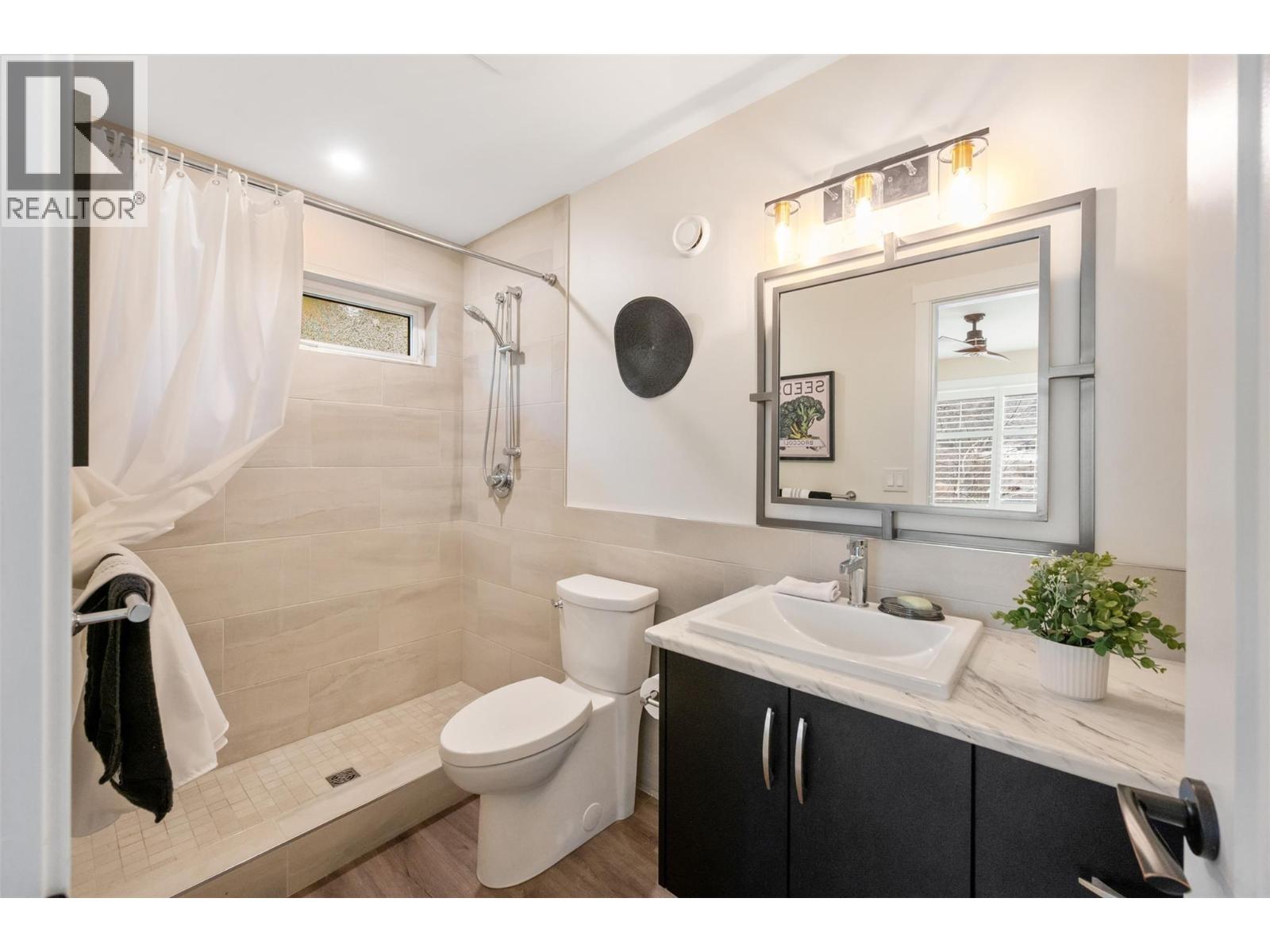 6654 Bellevue Drive, Oliver