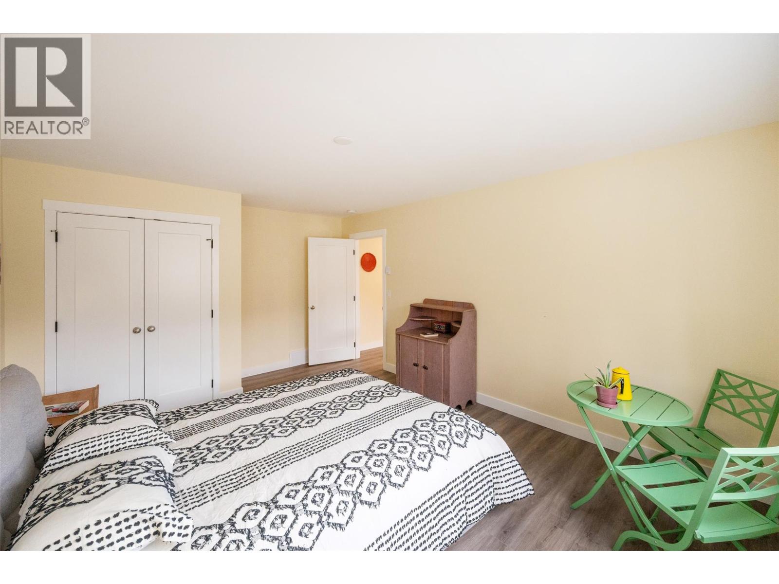 6654 Bellevue Drive, Oliver