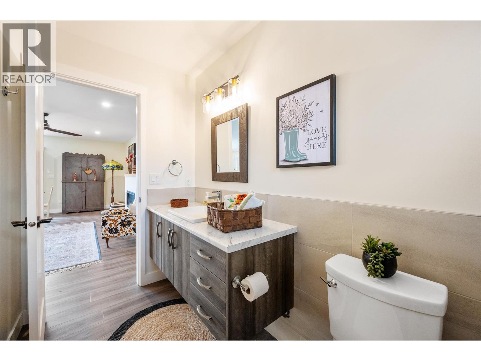 6654 Bellevue Drive, Oliver