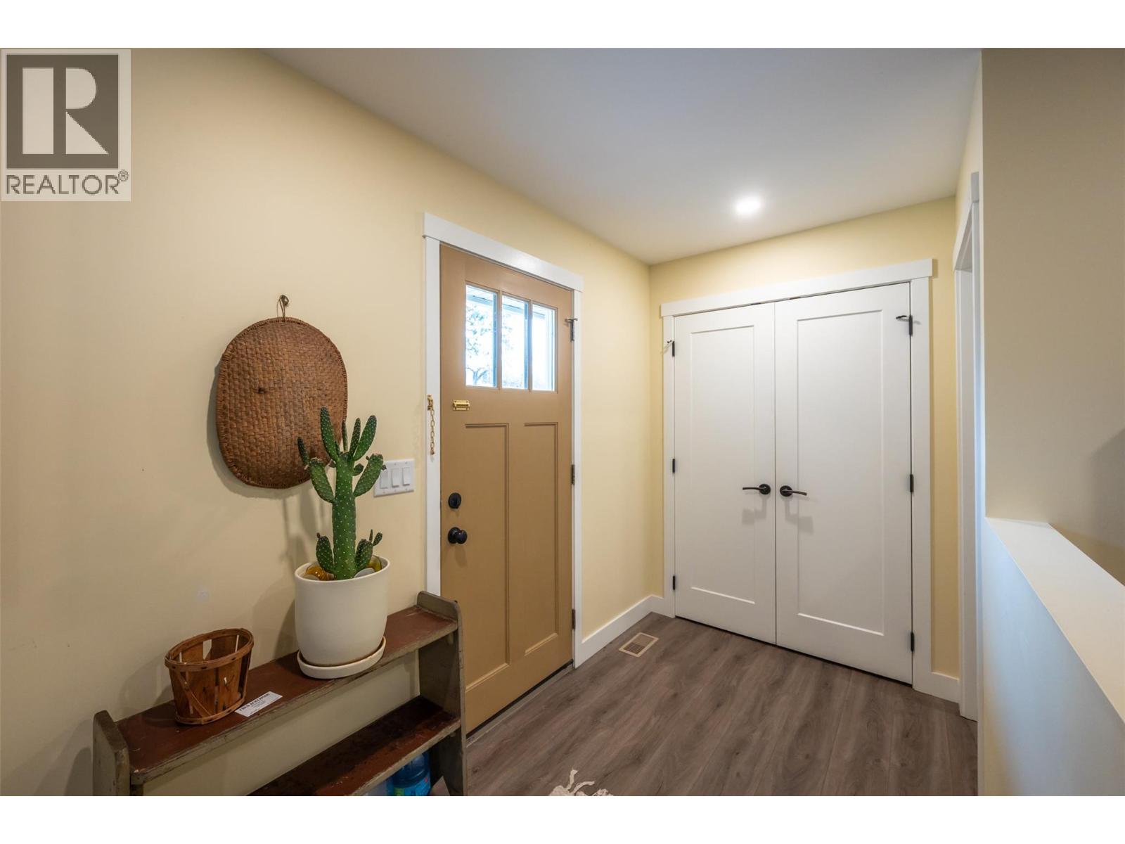 6654 Bellevue Drive, Oliver