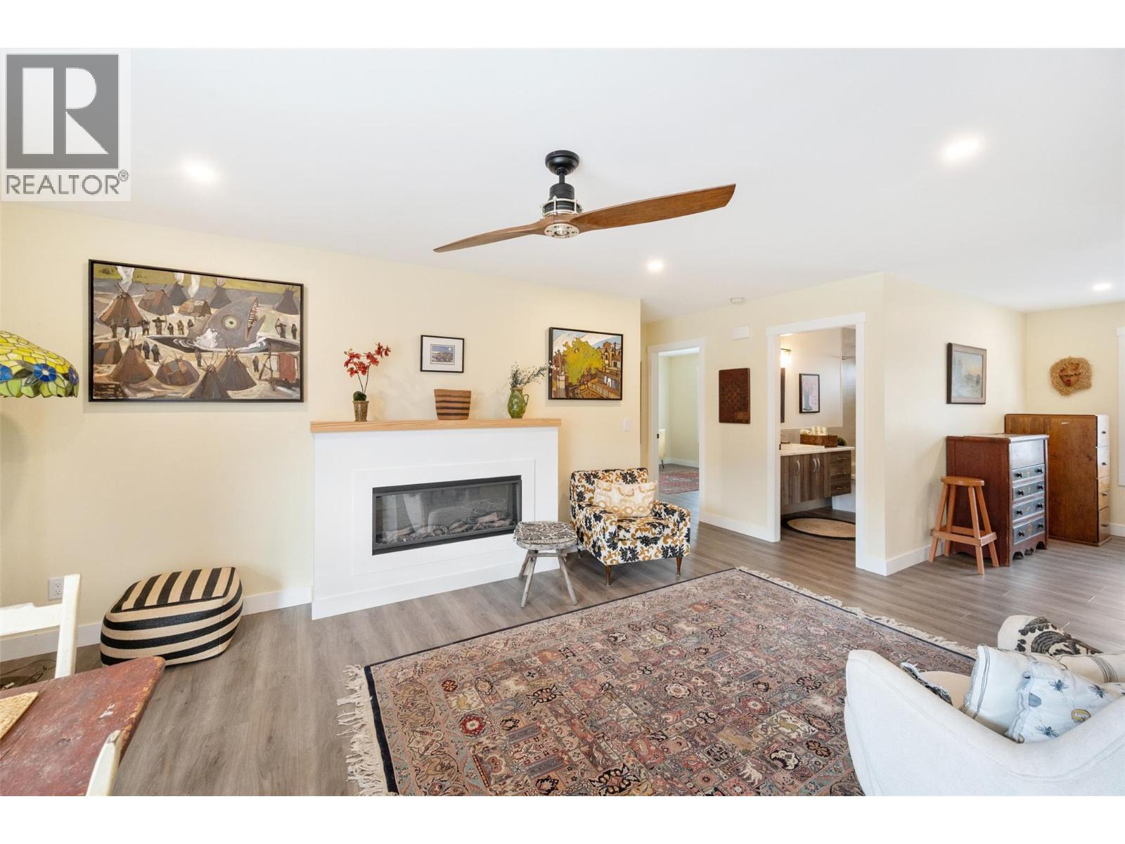 6654 Bellevue Drive, Oliver