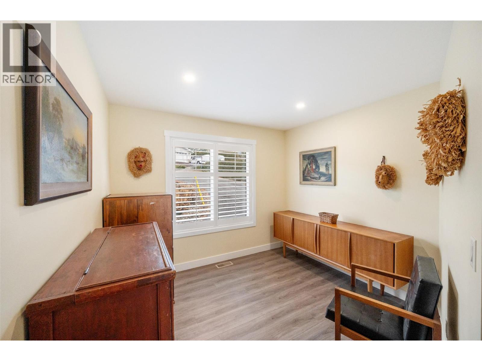 6654 Bellevue Drive, Oliver