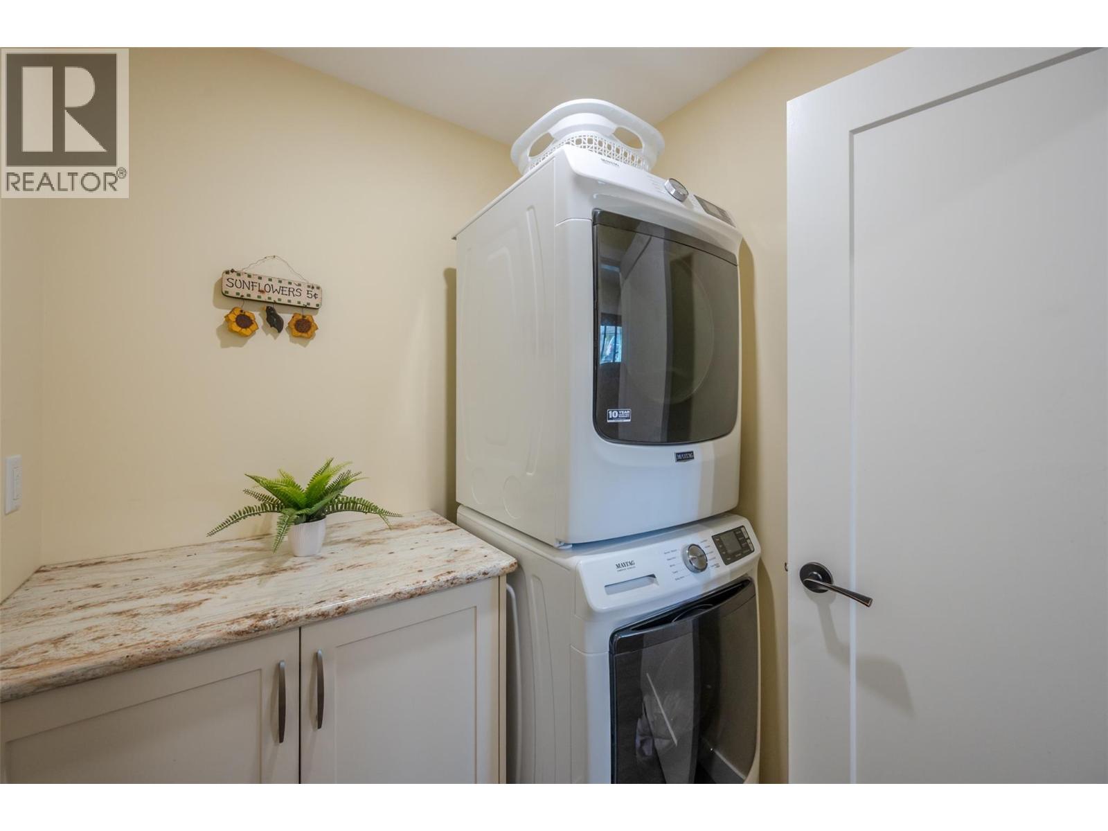 6654 Bellevue Drive, Oliver